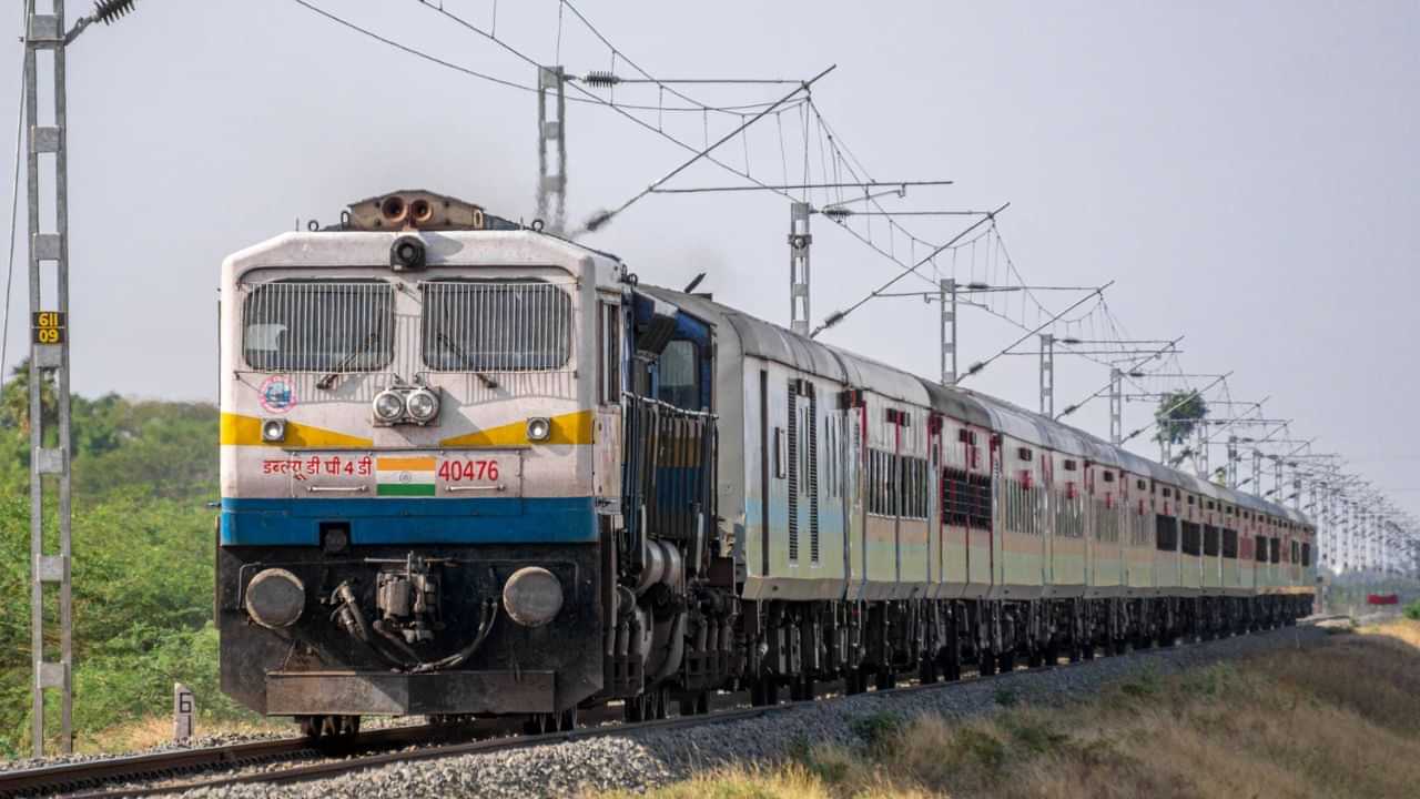 Railway Updates : ഉത്സവ സീസണിലെ തിരക്ക് കുറയ്ക്കാൻ തിരുവനന്തപുരത്ത് നിന്നും മുംബൈയിലേക്ക് ട്രെയിൻ; ബുക്കിങ് ആരംഭിച്ചു