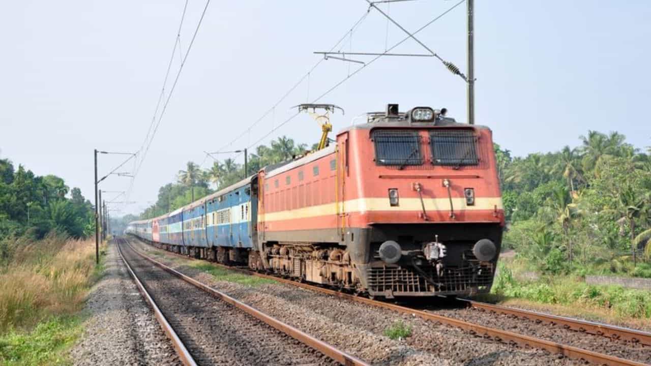 Train Diverted: യാത്രക്കാർ അറിയാൻ! ഈ ട്രെയിനുകൾ ഇന്ന് വഴിതിരിച്ചുവിടും; പോത്തന്നൂരിൽ അധിക സ്റ്റോപ്പ്