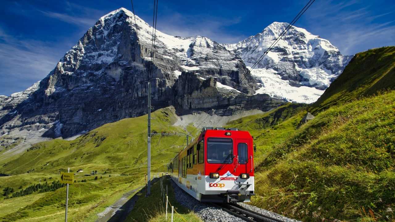 Indian Railways: ജീവിതത്തിൽ ഒരിക്കലെങ്കിലും ആസ്വദിക്കണം ഈ ട്രെയിൻ യാത്രകൾ... ഇത്ര സുന്ദരമോ ഇന്ത്യ എന്നു തോന്നും Indian Railways: ജീവിതത്തിൽ ഒരിക്കലെങ്കിലും ആസ്വദിക്കണം ഈ ട്രെയിൻ യാത്രകൾ... ഇത്ര സുന്ദരമോ ഇന്ത്യ എന്നു തോന്നും