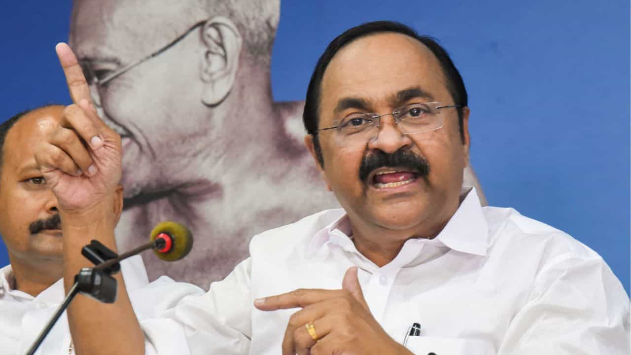 VD Satheesan: വൃത്തികേട് കാണിക്കുന്ന ഒരുത്തനും കാക്കിയിട്ട് നടക്കില്ല, ചെവിക്ക് നുള്ളിക്കോ, ഇതെല്ലാം ഓര്‍ത്ത് വെക്കും