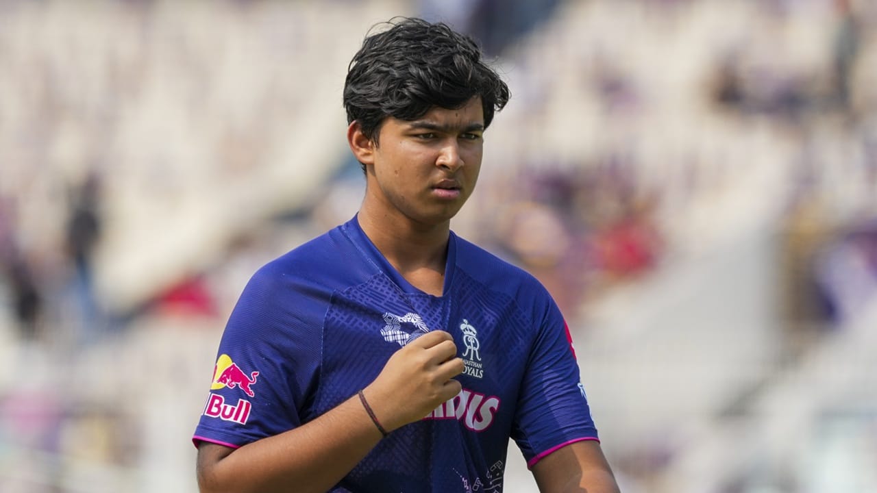  വൈഭവിന്റെ ബാറ്റിങ് അണ്ടര്‍ പത്തൊമ്പത് ടീമിലെ എല്ലാവരും അത്ഭുതത്തോടെയാണ് നോക്കിയത്. അദ്ദേഹത്തിന്റെ ബാറ്റ് സ്വിങാണ് തങ്ങളെ ഏറെ അത്ഭുതപ്പെടുത്തിയതെന്നും വിഹാന്‍ പറഞ്ഞു (Image Credits: PTI) 