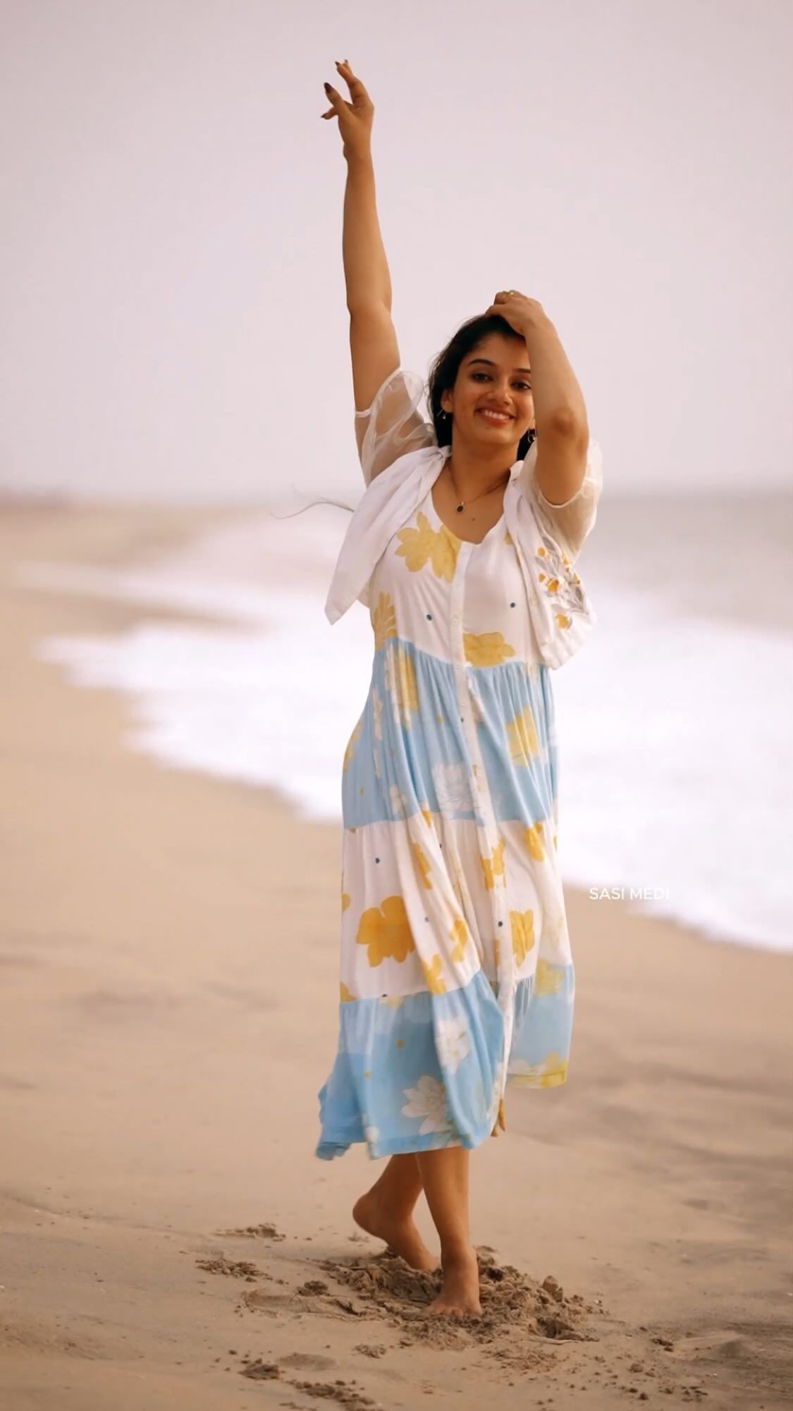 ലക്ഷ്മി ഹരിഹരൻ എന്നാണ് വേദ് ലക്ഷ്മിയുടെ ശരിയായ പേര്. പ്രൊഫഷൻ കൊണ്ട് ആർകിടെക്റ്റാണ്. ഈ മേഖലയിൽ ജോലി ചെയ്ത ലക്ഷ്മി കുറച്ചുകാലം മാർക്കറ്റിങ് പ്രൊഫഷണലായും ജോലി ചെയ്തിട്ടുണ്ട്. ഇൻസ്റ്റഗ്രാമിൽ 15,000ഓളം ഫോളോവേഴ്സാണ് വേദ് ലക്ഷ്മിയ്ക്ക് ഉള്ളത്.