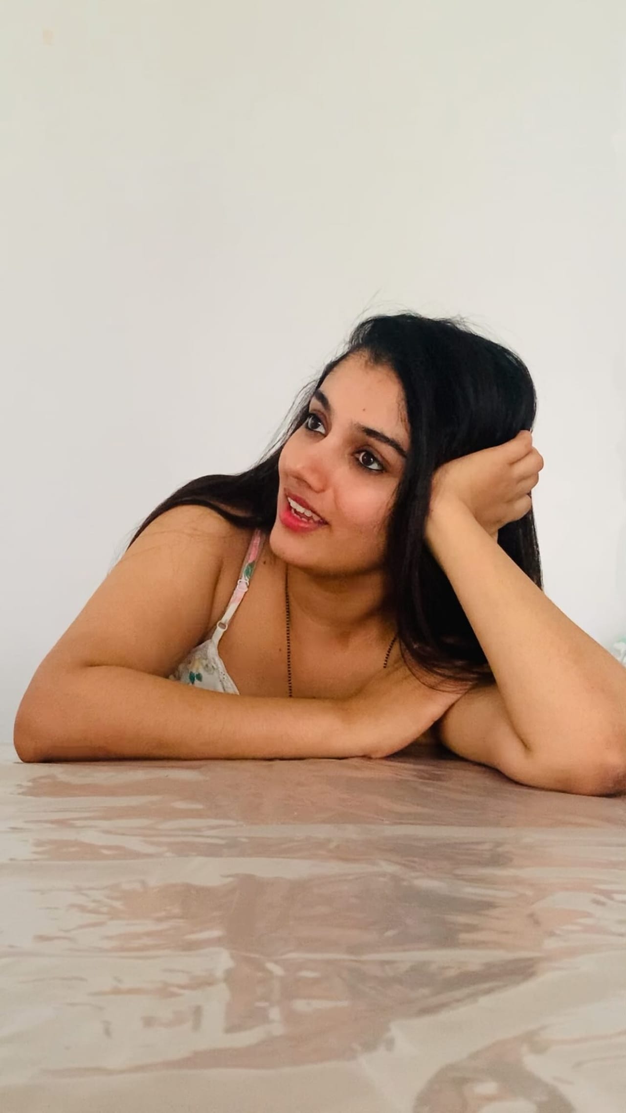 ബിഗ് ബോസ് ഹൗസിലെ അഞ്ച് വൈൽഡ് കാർഡുകളിൽ ഒരാളാണ് വേദ് ലക്ഷ്മി. പ്രൊഫഷണലി ആർക്കിടെക്റ്റ് ആയ വേദ് ലക്ഷ്മി മോഡലും നടിയുമാണ്. താരം ആദ്യമായി അഭിനയിച്ച സിനിമ പുറത്തിറങ്ങാനിരിക്കുകയാണ്. ബിബി ഹൗസിലെ കരുത്തുറ്റ സ്ത്രീശബ്ദമായ വേദ് ലക്ഷ്മിയെപ്പറ്റി. (Ved Lakshmi Instagram)
