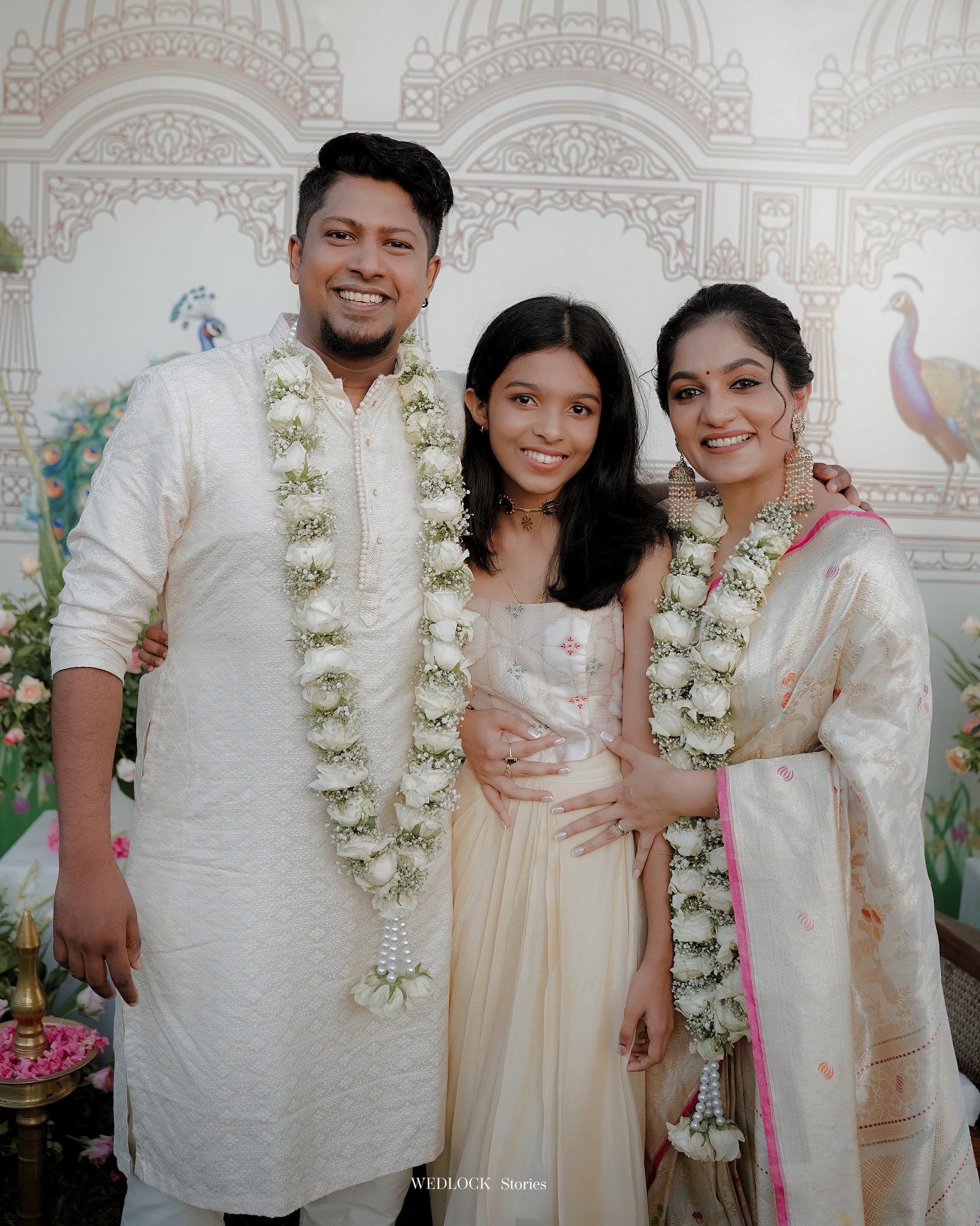 സോഷ്യൽ മീഡിയയിൽ സജീവമായ താരം വിവാഹശേഷം തന്റെ എല്ലാ വിശേഷങ്ങളും പങ്കുവയ്ക്കാറുണ്ട്. ഇപ്പോഴിതാ വിവാഹത്തിന് ലഭിച്ച അപ്രതീക്ഷിതമായൊരു ആശംസയെക്കുറിച്ച് താരം പറഞ്ഞ വാക്കുകളാണ് ശ്രദ്ധേയമാകുന്നത്.  
