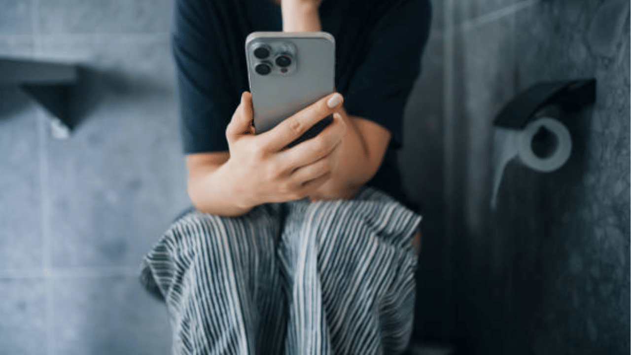 Bathroom Camping: പ്രശ്നങ്ങൾ അകറ്റാൻ ജെൻ സിയുടെ പുത്തൻ തന്ത്രം; എന്താണ് ‘ബാത്ത്റൂം ക്യാമ്പിംഗ്’?