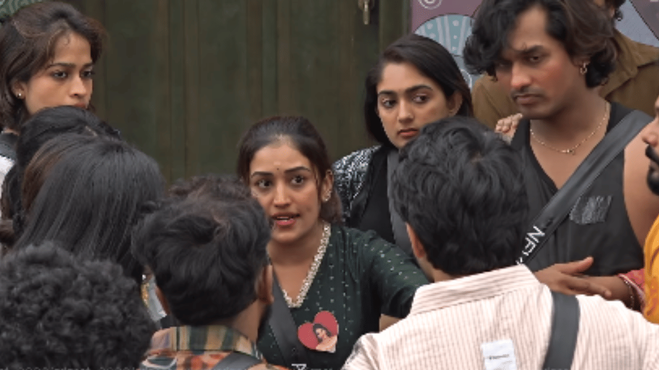 കൃത്യമായ നടപടി താങ്കളുടെയും ബിഗ് ബോസിന്റെയും ഭാഗത്ത് നിന്നും ഉണ്ടാവണമെന്നും ആരാധകൻ പറയുന്നു. ഇതിന്റെ അവസാനം എന്താകുമെന്നാണ് പ്രേക്ഷകർ ഉറ്റുനോക്കുന്നത്. വീക്കിലി എപ്പിസോഡിനായി കാത്തിരിക്കുകയാണ് പ്രേക്ഷകർ. (Image Credit: Instagram)