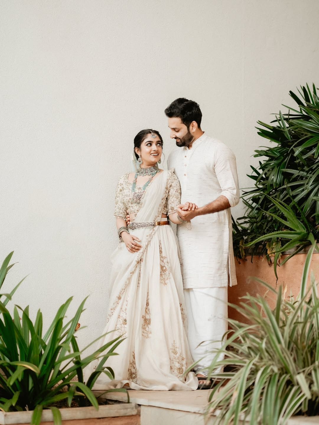 ബിന്നി പറഞ്ഞ കഥയിലെ വില്ലത്തിയായ ആന്റി ഇപ്പോഴുമുണ്ട്. ആ ആന്റി ബിന്നിയുടെ ലൈഫ് സ്റ്റോറി പുറത്ത് വന്നശേഷം അവിടെ പ്രശ്നങ്ങൾ ഉണ്ടാക്കുന്നുണ്ടെന്നാണ് താൻ അറിഞ്ഞത്. ആന്റിയുടെ വേറെയും കഥകളുണ്ട്. അതൊന്നും പുറത്ത് പറയാൻ പറ്റില്ലെന്നും നൂബിൻ പറഞ്ഞു.