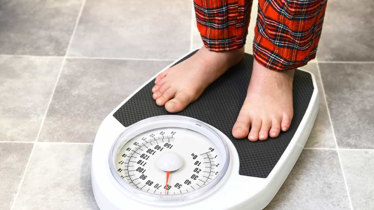 Healthy Lifestyle: ഫോണുകളുടെ ഉപയോഗം, ജങ്ക് ഫുഡ്: ഇവയെല്ലാം കുട്ടികളെ ബാധിക്കുന്നത് എങ്ങനെ? Healthy Lifestyle: ഫോണുകളുടെ ഉപയോഗം, ജങ്ക് ഫുഡ്: ഇവയെല്ലാം കുട്ടികളെ ബാധിക്കുന്നത് എങ്ങനെ?