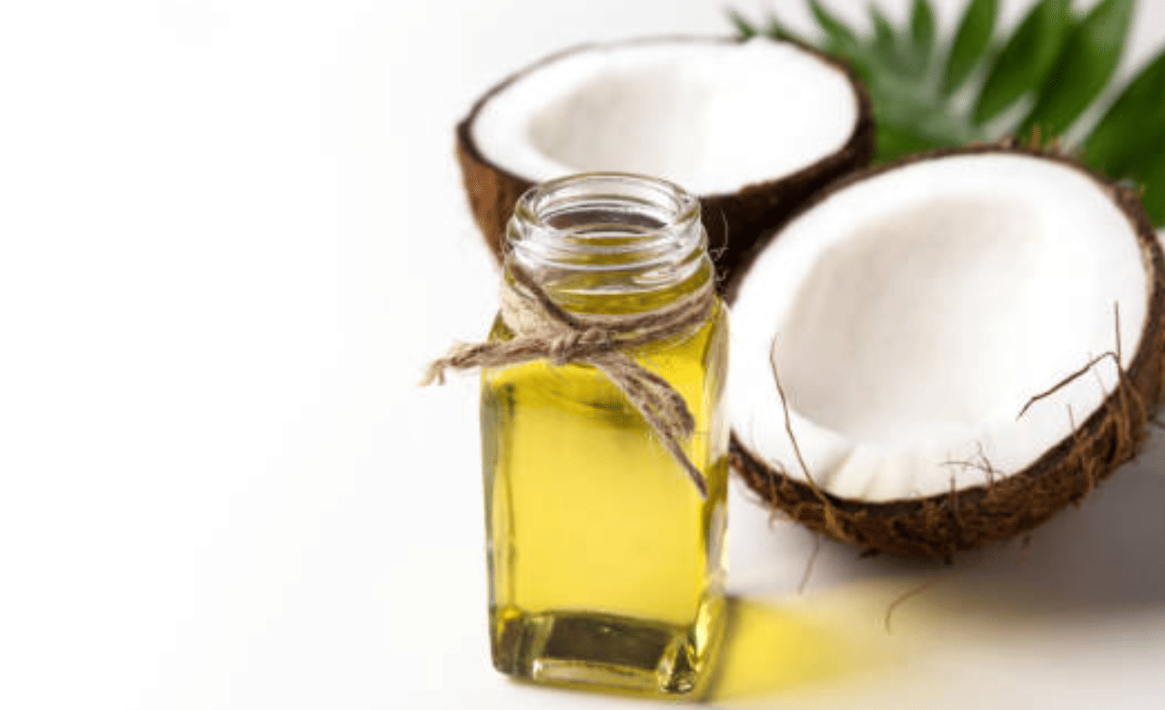 ശബരി സബ്‌സിഡി വെളിച്ചെണ്ണയുടെ വില ലിറ്ററിന് 339 രൂപയിൽ നിന്നും 319 ആയും ശബരി നോൺ സബ്‌സിഡി 389 രൂപയിൽ നിന്ന് 359 രൂപയായും കേര വെളിച്ചെണ്ണയുടെ വില 429 രൂപയിൽ നിന്നും 419 രൂപയായും കുറയ്ക്കും. (Image Credit: Getty Images)