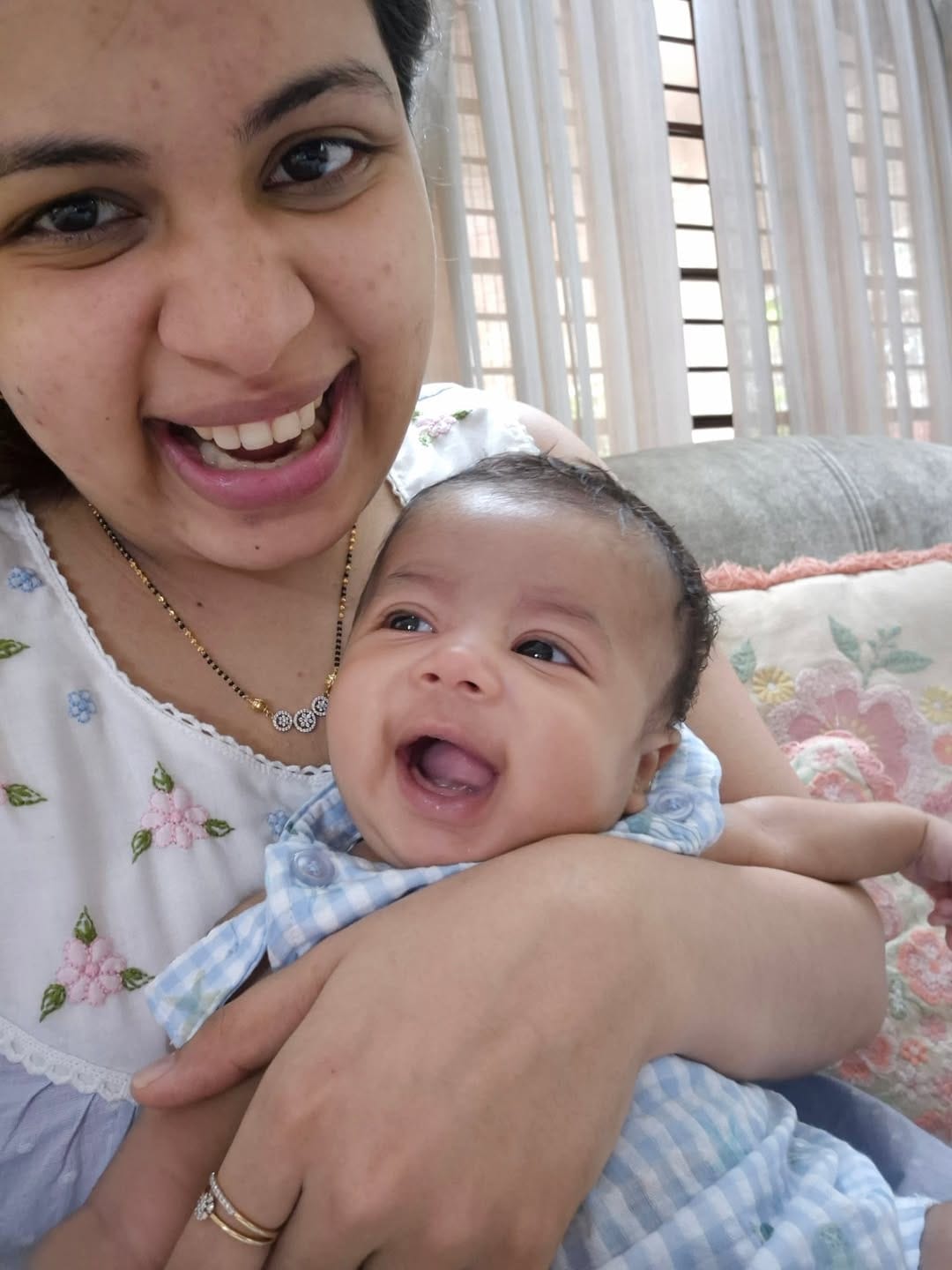 തങ്ങൾ ഇപ്പോഴും അവിടെയും ഇവിടെയുമെല്ലാം കറങ്ങുന്നവരായിരുന്നു. മുൻപ് ദിയ എന്നും തന്റെ കാര്യത്തിൽ ശ്രദ്ധ കാണിച്ചിരുന്നു. അശ്വിൻ എന്ന് വിളിച്ച് കൊണ്ടിരിക്കും. എന്നാൽ ഇപ്പോൾ തന്നെ കണ്ടില്ലെങ്കിലും കുഴപ്പമില്ലെന്നാണ് അശ്വിൻ പറയുന്നത്. 