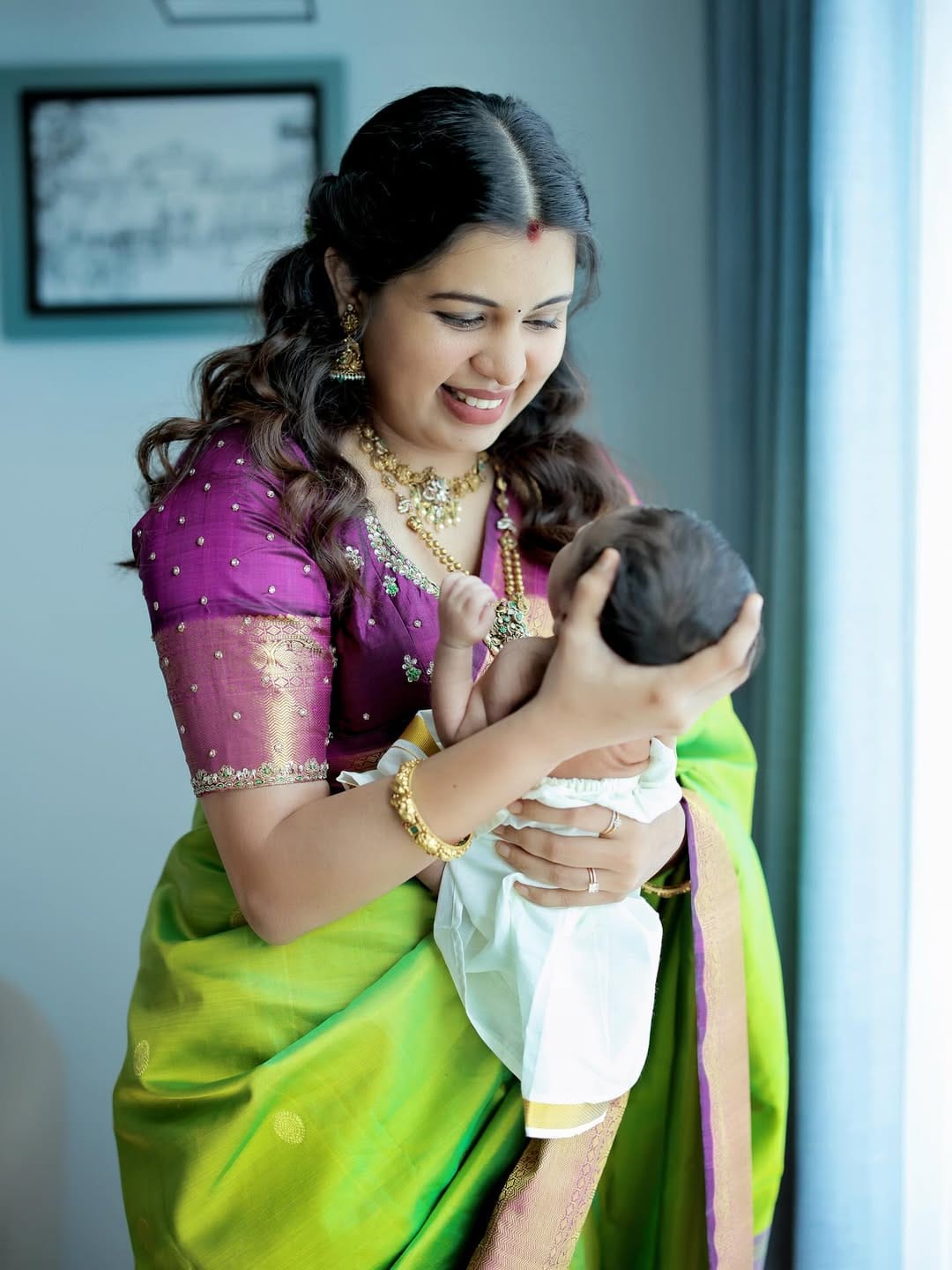 എന്നാൽ ഇതിന്റെ ചിത്രങ്ങളും വീഡിയോകളും സോഷ്യൽ മീഡിയയിൽ പങ്കുവച്ചിരുന്നില്ല. ഇതോടെ എന്ത് പറ്റിയെന്ന് ചിന്തിച്ചിരുന്ന ആരാധകർക്ക് മുന്നിലേക്ക് പ്രാർത്ഥിക്കണമെന്ന് പറഞ്ഞുകൊണ്ട് എത്തിയിരിക്കുകയാണ് ദിയ കൃഷ്ണ.