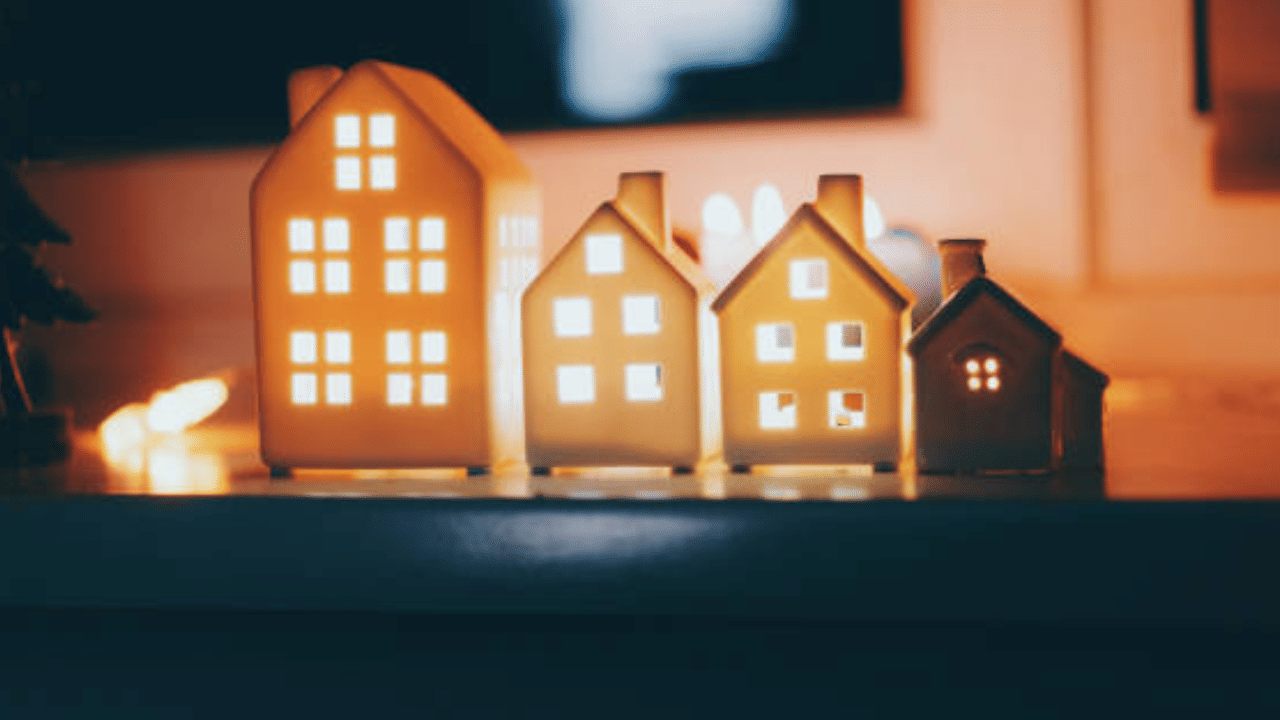 ഒരു വ്യക്തി ഭൂമി, വീട് പോലുള്ള സ്വത്തുക്കള്‍ പണം കൈപ്പാറ്റാതെ മറ്റൊരാള്‍ക്കു നല്‍കുന്ന നിയമപരമായ രീതിയാണ് ഗിഫ്റ്റ് ഡീഡ്. ഇവിടെ സ്വത്ത് നല്‍കുന്ന വ്യക്തിയെ ഡോണര്‍ എന്നും, സ്വീകരിക്കുന്ന ആളെ ഡോണിയെന്നും വിശേഷിപ്പിക്കുന്നു. (Image Credit: Getty Images)