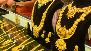 Gold in Bank Locker: സ്വർണം ലോക്കറിലാണോ? ഇത് ചെയ്തില്ലെങ്കിൽ പണിയാണേ, പൊന്നെല്ലാം ബാങ്ക് സീൽ ചെയ്യും! Gold in Bank Locker: സ്വർണം ലോക്കറിലാണോ? ഇത് ചെയ്തില്ലെങ്കിൽ പണിയാണേ, പൊന്നെല്ലാം ബാങ്ക് സീൽ ചെയ്യും!