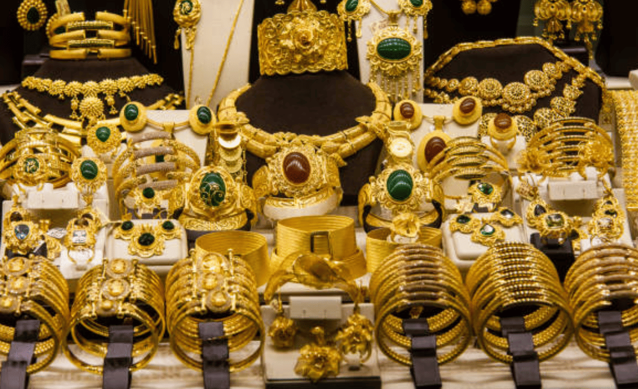 Gold Rate Forecast : സ്വർണം കുതിപ്പിൽ തന്നെ, നവരാത്രിയും ആർബിഐ യോഗവും നിർണായകം; ഈ ആഴ്ചയിലും രക്ഷയില്ലേ?