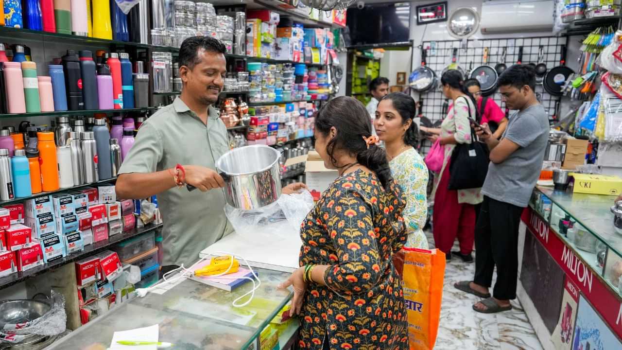 GST Reform Benefits: ജിഎസ്ടി പരിഷ്കരണം സാധാരണക്കാരന് ഗുണകരമോ? GST Reform Benefits: ജിഎസ്ടി പരിഷ്കരണം സാധാരണക്കാരന് ഗുണകരമോ?