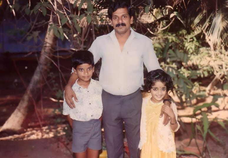 ഓരോ പിറന്നാളും, ഓരോ ഓർമ്മദിനവും അച്ഛന്റെ സാന്നിധ്യം കൊണ്ടാണ് അവിസ്മരണീയമായത്. ഇന്ന്, അച്ഛൻ കൂടെയില്ലാത്ത ആദ്യ പിറന്നാൾ. മനസ്സിൽ മായാത്ത ഓർമ്മകളും വാത്സല്യവും സമ്മാനിച്ച അച്ഛന്റെ സ്മരണകളാണ് ഈ ജന്മദിനത്തിൽ എനിക്ക് സാന്ത്വനമാകുന്നത്" എന്നാണ് കാവ്യ അച്ഛനൊപ്പമുള്ള പഴയ ഫോട്ടോകൾ പങ്കുവെച്ച് കൊണ്ട് സോഷ്യൽ മീഡിയയിൽ കുറിച്ചത്.
