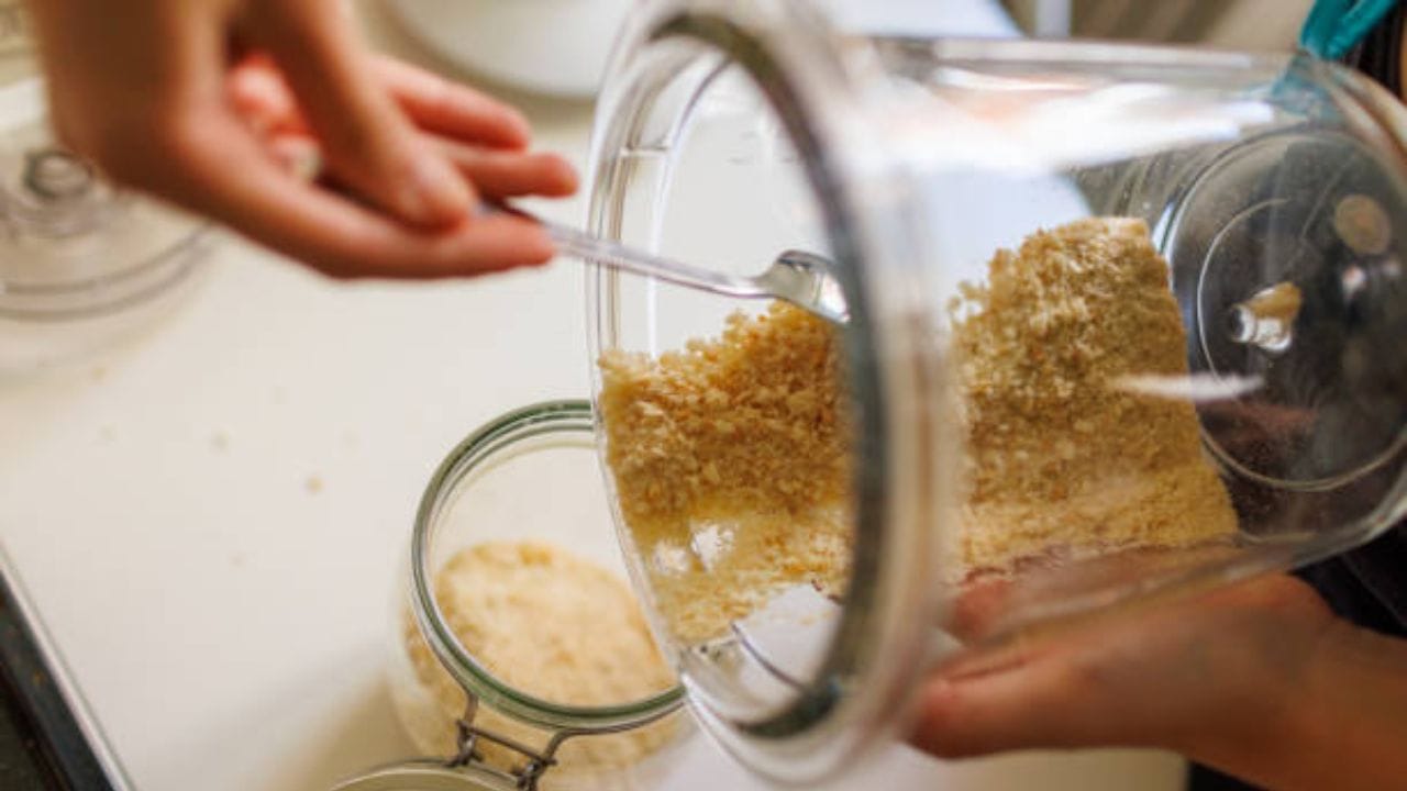 ശബ്ദം കൂടുന്നു, ബ്ലേഡുകൾക്ക് മൂർച്ച കുറയുന്നു, അമിതമായി ചൂടാകുന്ന തുടങ്ങിയ പ്രശ്നങ്ങളാണ് മിക്സി ഉപയോ​ഗിക്കുമ്പോൾ സാധാരണയായി കാണുന്നത്. പല കാര്യങ്ങളും നമ്മൾ അവ​ഗ​ണിക്കുന്നത് മൂലമാണ് ഇത്തരം പ്രശ്നങ്ങൾ ഉണ്ടാകുന്നത്. അത്തരത്തിൽ മിക്സി ഉപയോ​ഗിക്കുമ്പോൾ ശ്രദ്ധിക്കേണ്ട ചില കാര്യങ്ങൾ എന്തെല്ലാമെന്ന് നോക്കാം. (Image Credits: Getty Images)


 Grinder Maintenance