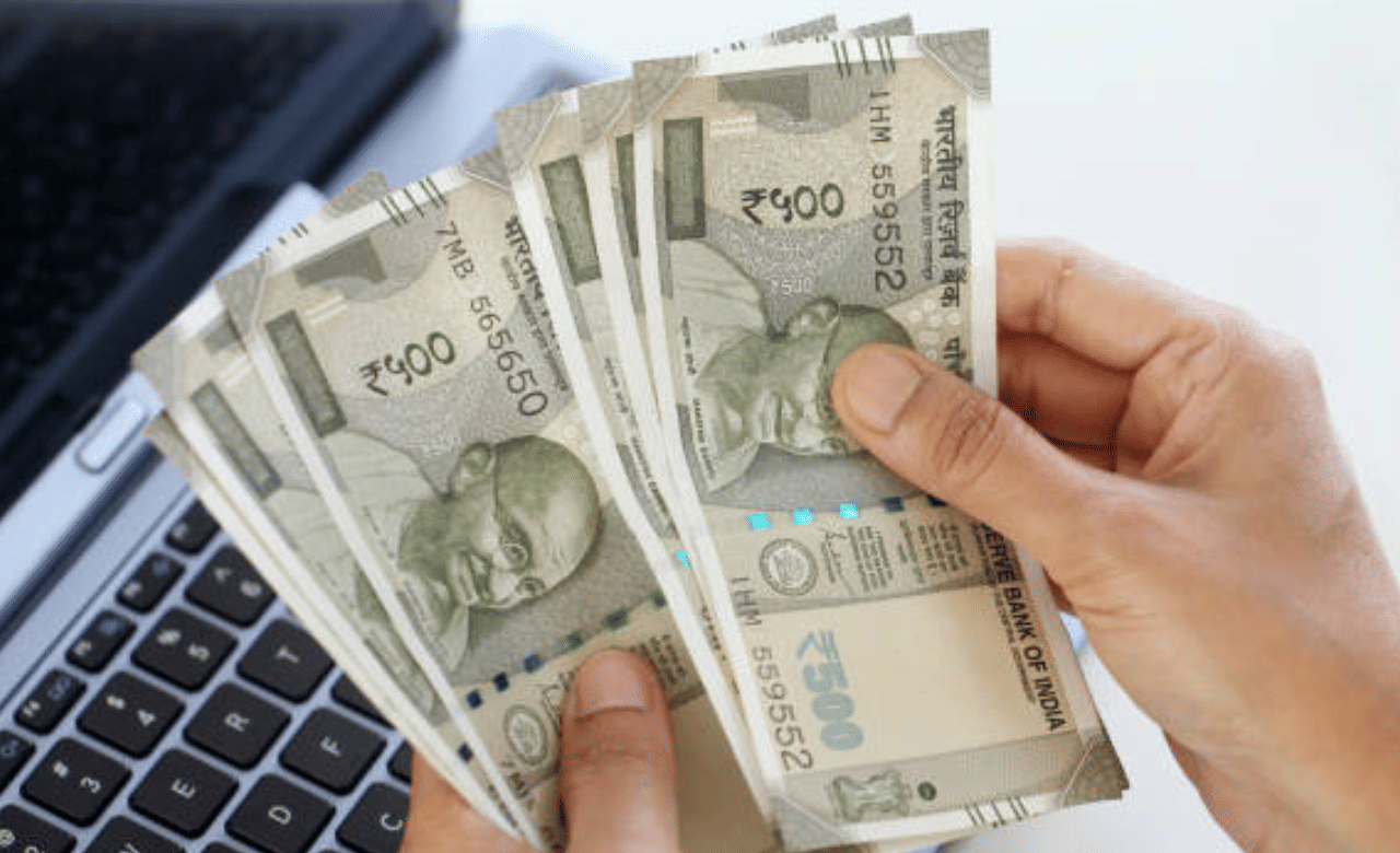 റെയ്ഡോ അന്വേഷണമോ ഉണ്ടാകുമ്പോൾ പണത്തിന്റെ സ്രോതസ് വ്യക്തമാക്കാൻ നിങ്ങൾക്ക് കഴിഞ്ഞില്ലെങ്കിൽ പിടിച്ചെടുത്ത തുകയുടെ 78% വരെ പിഴ ചുമത്താം. മറ്റ് നിയമനടപടികളും നേരിടേണ്ടി വരും. (Image Credit: Getty Image)
