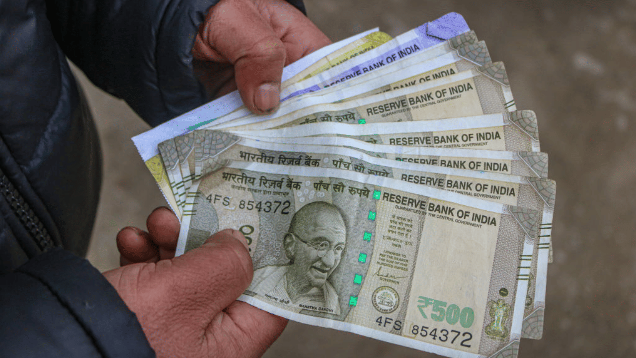 7th Pay Commission: ക്ഷാമബത്ത വർദ്ധനവ്; കേന്ദ്ര സർക്കാർ ജീവനക്കാർക്ക് എപ്പോൾ, എത്ര തുക പ്രതീക്ഷിക്കാം?