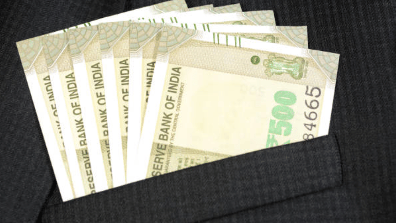 ഒക്ടോബ‍ർ മുതലാണ് കുടിശിക വിതരണം ചെയ്യുന്നത്. കെഎസ്ഇബി പെൻഷൻകാരുടെ സംഘടനയായ പെൻഷണേഴ്സ് കൂട്ടായ്മ ഹൈക്കോടതിയിൽ നടത്തിയ നിയമപോരാട്ടത്തെ തുടർന്നാണ് തീരുമാനം. (Image Credit: Getty Images)