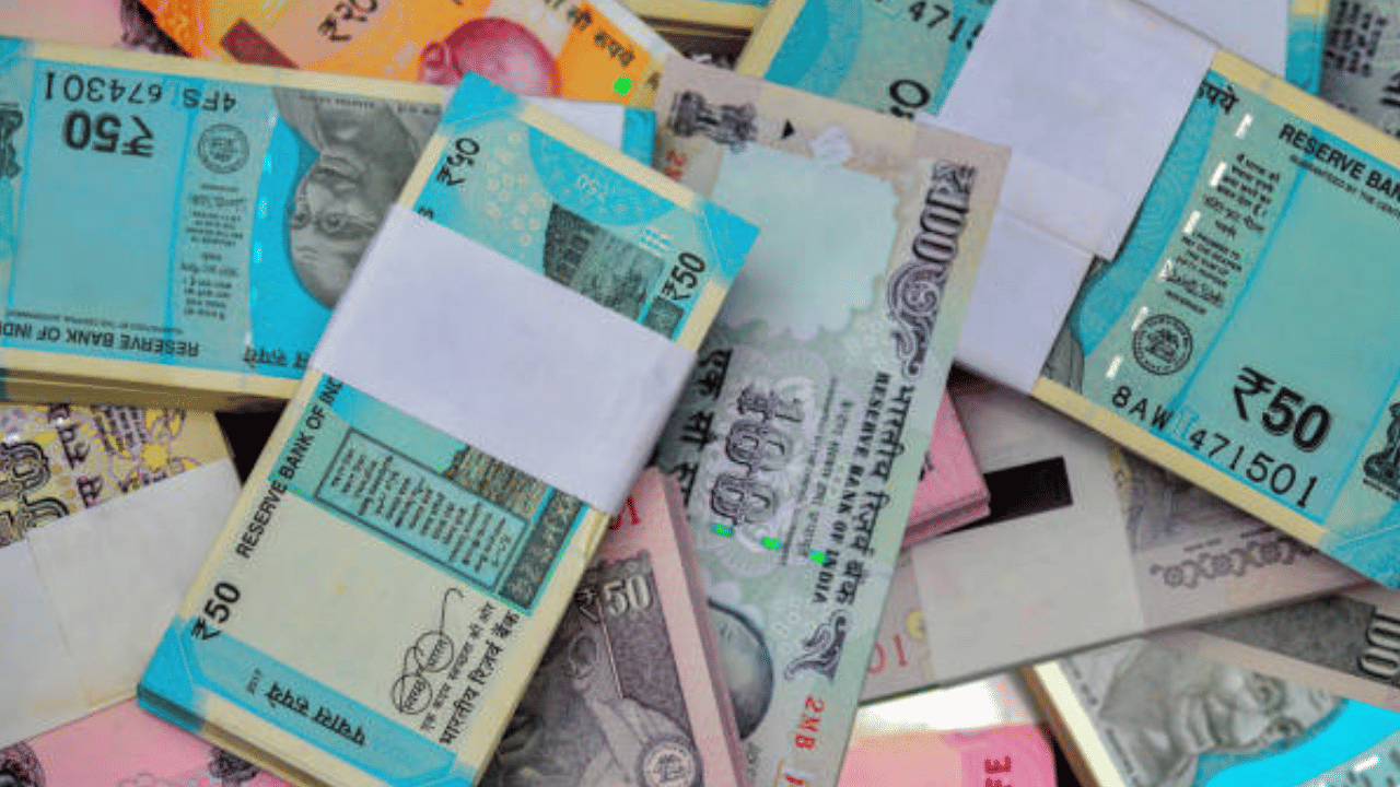 കേന്ദ്ര സർക്കാർ ജീവനക്കാർക്ക് 55 ശതമാനം ഡിഎ ആണ് ലഭിക്കുന്നത്. സർക്കാർ 3% വർദ്ധനവ് അംഗീകരിച്ചാൽ, അത് 58% ആയി ഉയരും. വർ‌ഷത്തിൽ രണ്ട് തവണ ക്ഷാമബത്ത പരിഷ്കരിക്കാറുണ്ട്. (Image Credit: Getty Images)