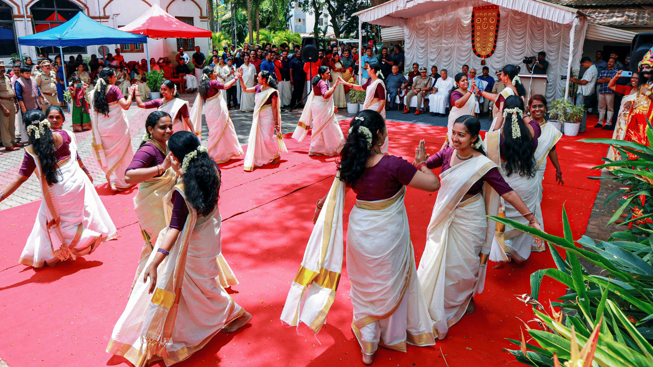 കള്ളവും ചതിവും ജീവിതത്തിൽ നിന്നും മാറ്റിവെക്കാം, ഓണത്തിന്റെ നമ ഹൃദയങ്ങളിൽ പ്രകാശിക്കട്ടെ, ഹൃദയം നിറഞ്ഞ ഓണാശംസകൾ (Image Credit: PTI)