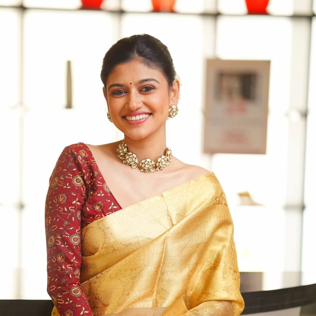 എന്നാൽ നടിക്കെതിരെ വലിയ വിമർശനങ്ങളാണ് സോഷ്യൽ മീഡിയയിൽ ഉയരുന്നത്. താരത്തിന്റെ കമന്റ് ബോക്സിലും മെസേജിലുമെല്ലാം വിജയ് ആരാധകരുടെ അധിക്ഷേപ വര്ഷമാണ്. അശ്ലീല പദപ്രയോഗങ്ങളും തെറിവിളികളും കൊണ്ട് നിറഞ്ഞിരിക്കുകയാണ് ഓവിയയുടെ ഇൻസ്റ്റാഗ്രാം.