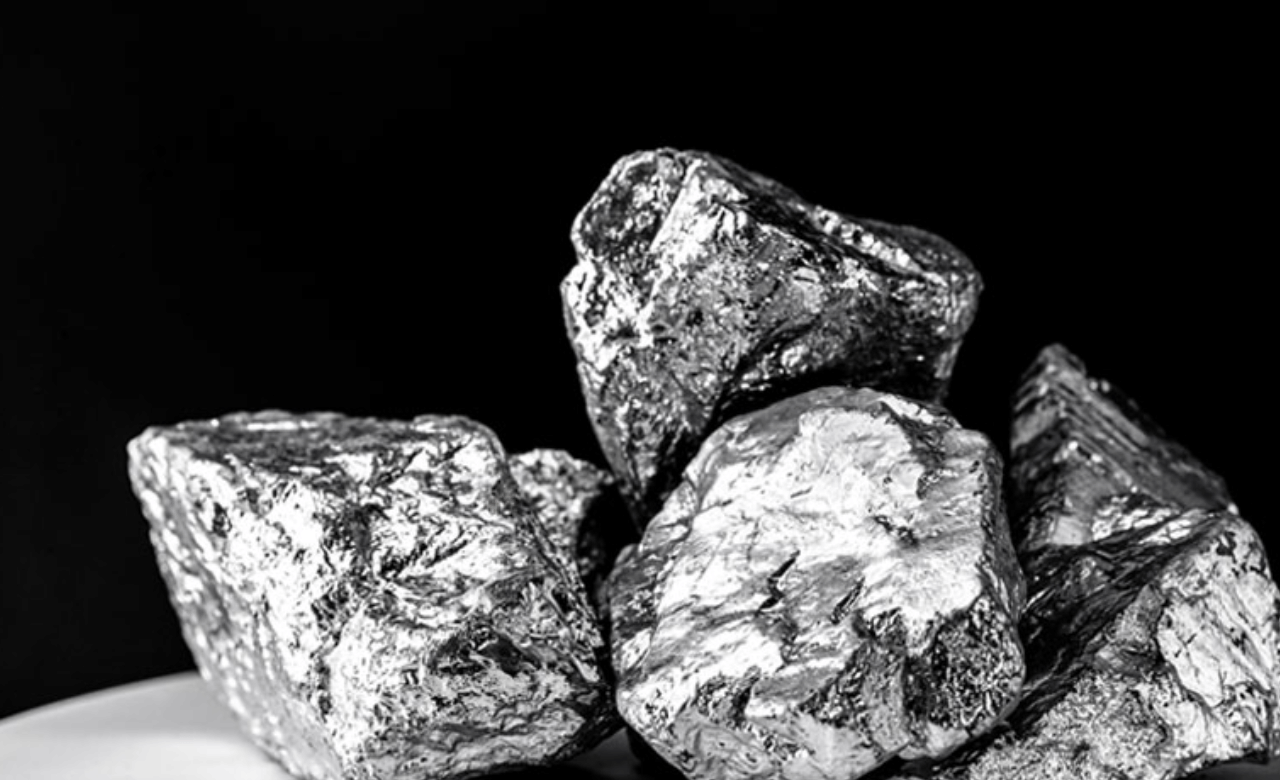 Platinum: സ്വർണത്തെയും വെള്ളിയേയും സൈഡാക്കി; നിക്ഷേപത്തിൽ മിന്നുന്നത് മറ്റൊരു ലോഹം
