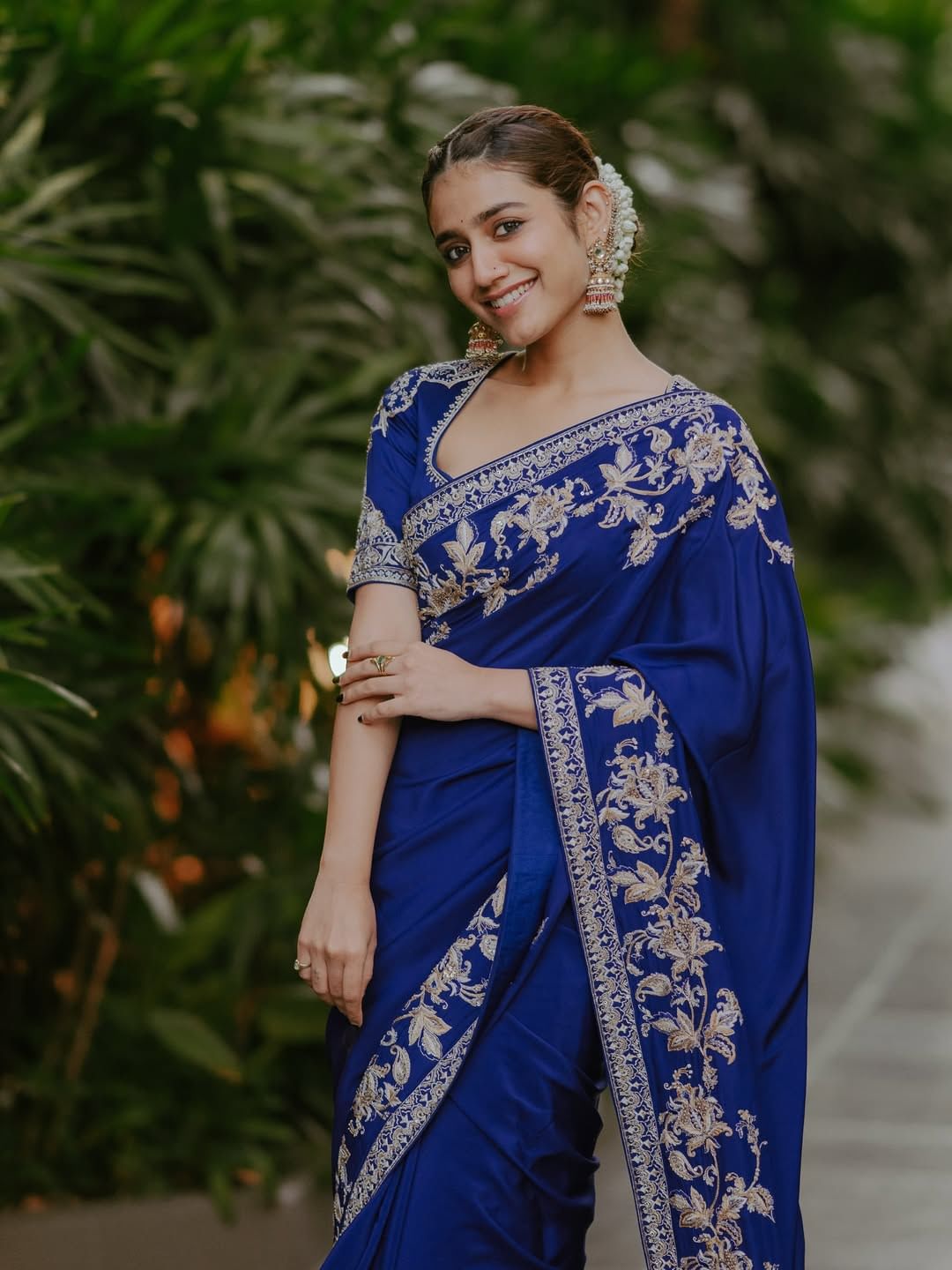 ഈ സമയം താൻ വാങ്ങുന്ന പ്രതിഫലം എത്രയാണെന്ന് ചോദിച്ചുവെന്നും  അങ്ങനൊക്കെ ആയിരുന്നുവെങ്കില്‍, വല്ല ദുബായിലോ വേറെ എവിടെയെങ്കിലും പോയി സെറ്റില്‍ ആകുമായിരുന്നില്ലേന്ന് പ്രിയ പറയുന്നു.തനിക്ക് അത്രയധികം ആകർഷിച്ച സബ്ജക്ടാണെങ്കിൽ താൻ ഫ്രീയായി വന്ന് ചെയ്യാൻ  തയ്യാറാണ്.