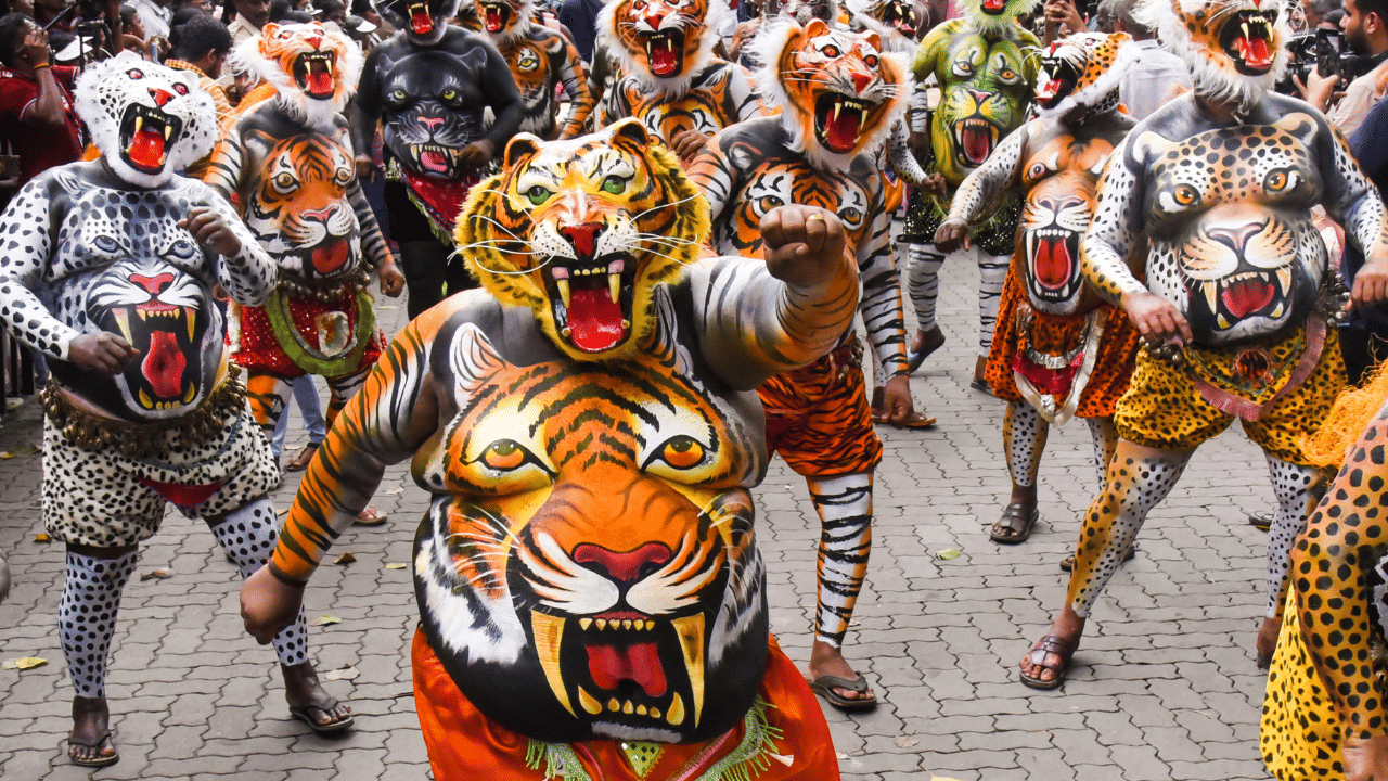 Pulikali Celebration: 41 ദിവസത്തെ ഉപവാസം, തലവൻ കരിമ്പുലി; തൃശ്ശൂർ പിടിച്ച സന്തോഷ പുലിവാൽ, കഥ ഇങ്ങനെ....