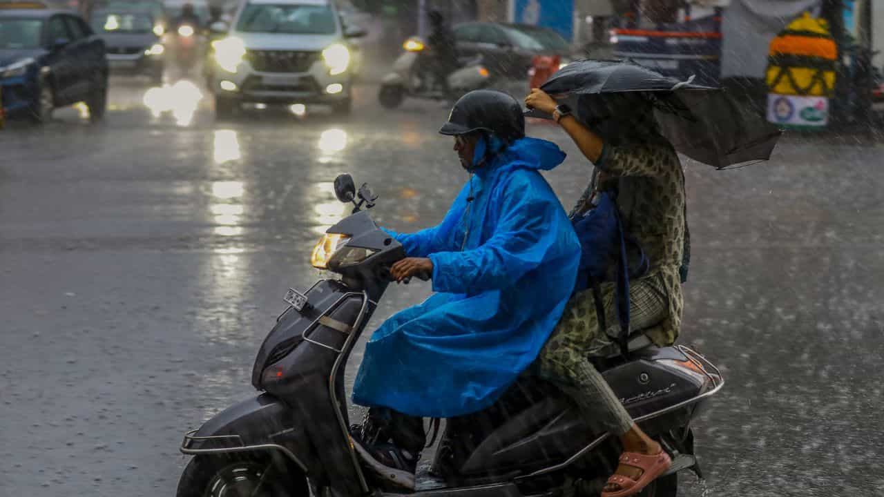 Kerala Rain Alert Today: സംസ്ഥാനത്ത് 2 ദിവസം ഇടിമിന്നലോടെയുള്ള മഴക്ക് സാധ്യത; അടുത്ത മൂന്ന് മണിക്കൂറിൽ ഈ ജില്ലകൾക്ക് മുന്നറിയിപ്പ്
