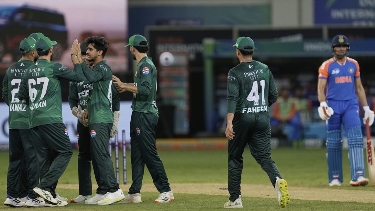 അതേസമയം, ബാറ്റിങില്‍ ശോകമാണെങ്കിലും ബൗളിങില്‍ മികച്ച പ്രകടനമാണ് സയിം അയൂബ് കാഴ്ചവയ്ക്കുന്നത്. കഴിഞ്ഞ മത്സരത്തില്‍ ഇന്ത്യയുടെ മൂന്ന് വിക്കറ്റുകളും വീഴ്ത്തിയത് അയൂബായിരുന്നു. ഒമാനെതിരായ മത്സരത്തില്‍ രണ്ട് വിക്കറ്റുകളും സ്വന്തമാക്കി (Image Credits: PTI)