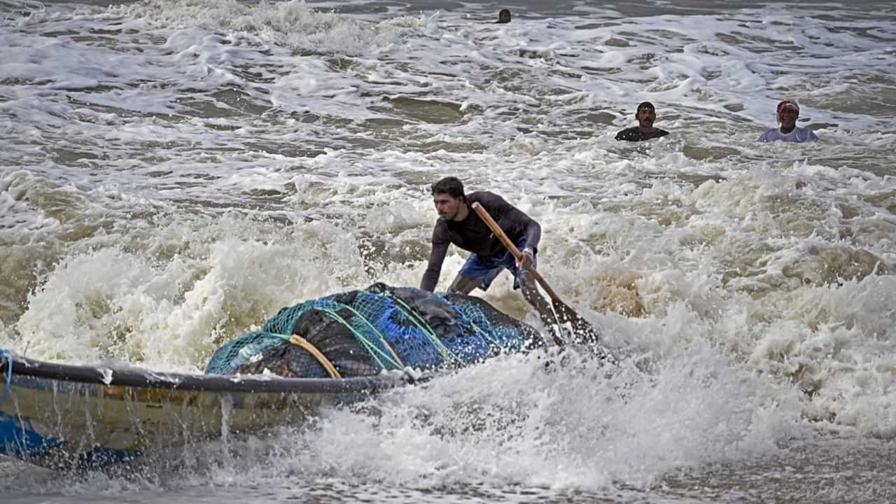 Sea Attack Warning Kerala: കടലാക്രമണത്തിന് സാധ്യത, തീരദേശവാസികള്‍ക്ക് ജാഗ്രതാ നിര്‍ദ്ദേശം