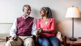 70 വയസിന് മുകളില്‍ പ്രായമുള്ളവരുടെ കുടുംബത്തിന് 10 ലക്ഷം രൂപ