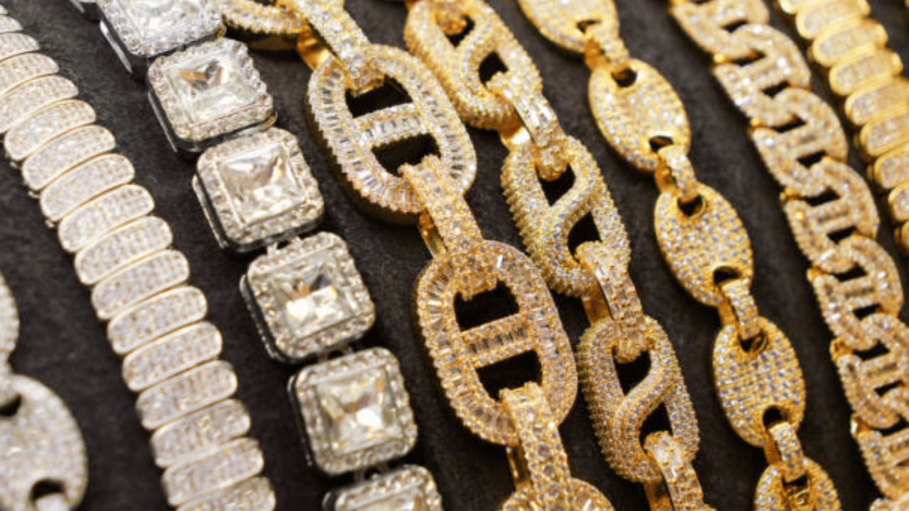 2011 ന് ശേഷമുള്ള ഏറ്റവും വലിയ കുതിപ്പാണ് ഇപ്പോൾ നടക്കുന്നതെന്ന് സ്വർണ്ണം, വെള്ളി, ചെമ്പ്, അലുമിനിയം തുടങ്ങിയ ലോഹങ്ങളുടെ വ്യാപാരത്തിനായുള്ള പ്രാഥമിക ഫ്യൂച്ചേഴ്‌സ് ആൻഡ് ഓപ്ഷൻസ് മാർക്കറ്റ് COMEX സൂചിപ്പിക്കുന്നത്. (Image Credit: Getty Images)