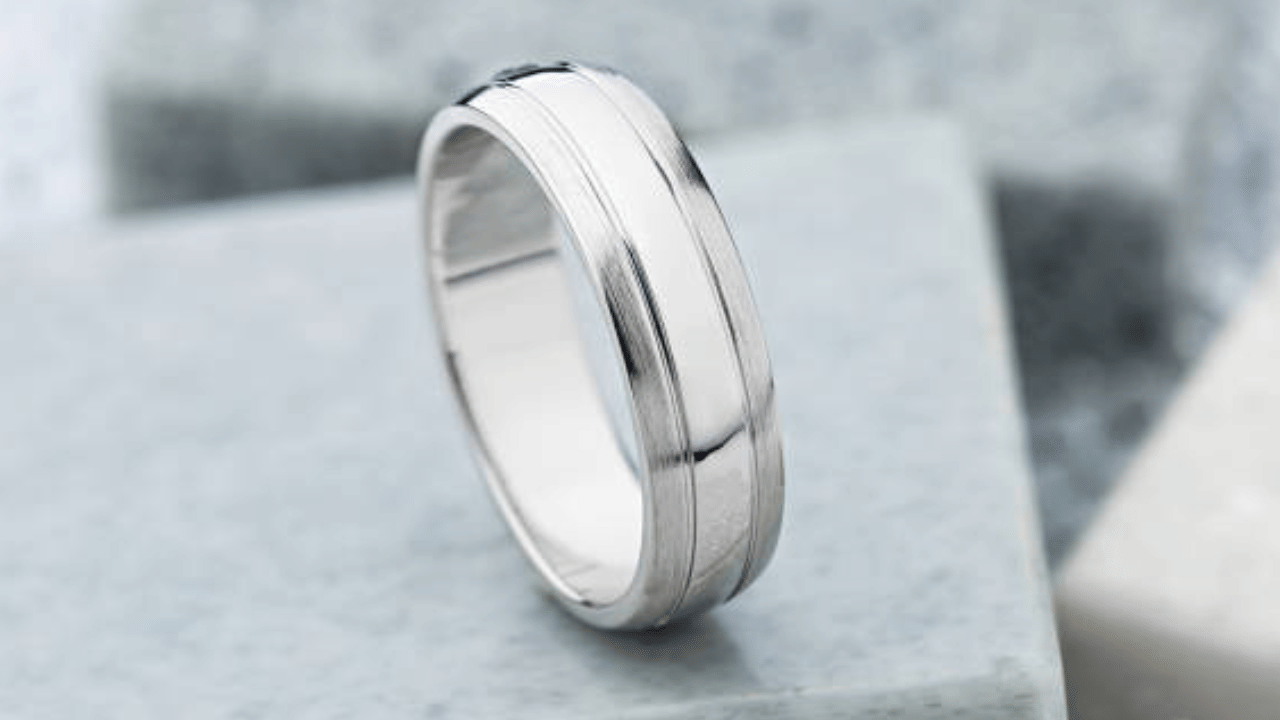 ഇന്ന് ഗ്രാമിന് ₹140 രൂപയാണ് വെള്ളിയുടെ വില. കിലോഗ്രാമിന് ₹1,40,000 രൂപയുമാണ്. അന്താരാഷ്ട്ര വിപണിക്കനുസരിച്ചാണ് കേരളത്തിലെ വെള്ളി വില നിശ്ചയിക്കപ്പെടുന്നത്. (Image Credit: Getty Images)