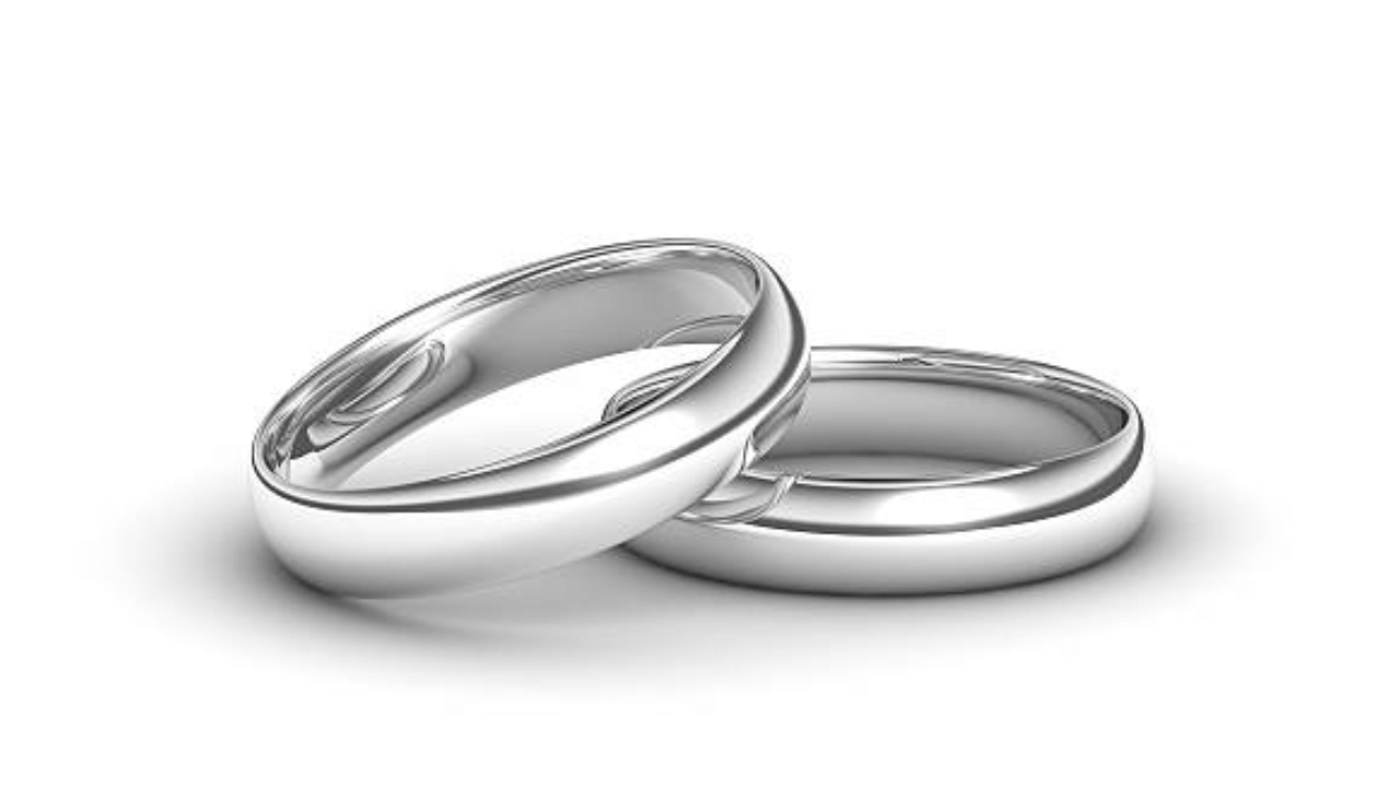 കേരളത്തിൽ ഇന്നത്തെ വെള്ളി വില ഗ്രാമിന് ₹142 രൂപയും കിലോഗ്രാമിന് ₹1,42,000 രൂപയുമാണ്. അന്താരാഷ്ട്ര വിപണിക്കനുസരിച്ചാണ് കേരളത്തിലെ വെള്ളി വില നിശ്ചയിക്കപ്പെടുന്നത്. (Image Credit: Getty Images)