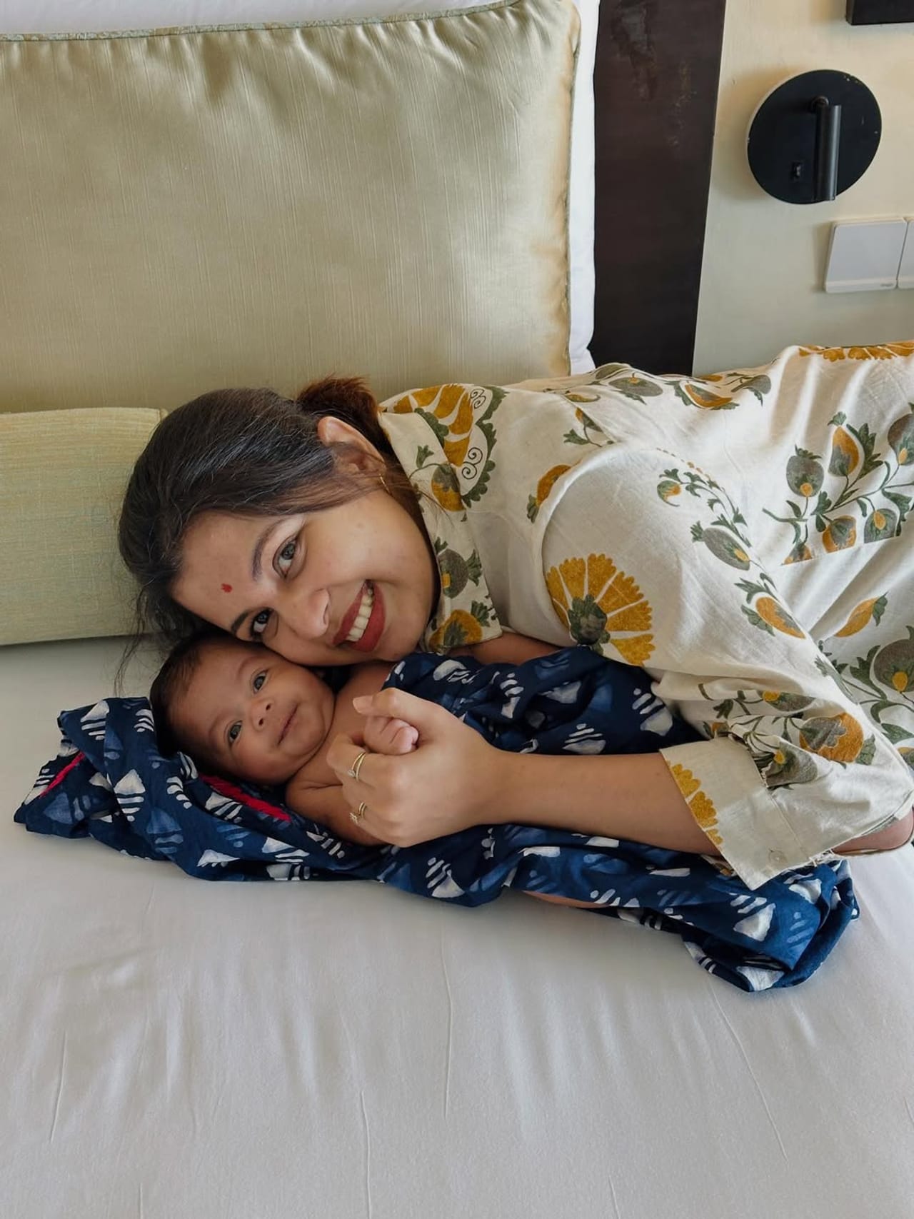 സോഷ്യൽ മീഡിയയിൽ എന്നും ചർച്ച വിഷയമാണ് ഇൻഫ്ലുവൻസർ ദിയ കൃഷ്ണയും കുടുംബവും. കഴിഞ്ഞ ജൂലായ് അഞ്ചിനാണ് ദിയയ്ക്ക് ആദ്യത്തെ ആൺ കുഞ്ഞ് പിറന്നത്. എന്നാൽ ഇതിനു ശേഷം ദിയയക്ക് പിന്തുണയ്ക്കൊപ്പം വിമർശനങ്ങളും ഉയർന്നിരുന്നു. (Image Credits: Instagram)