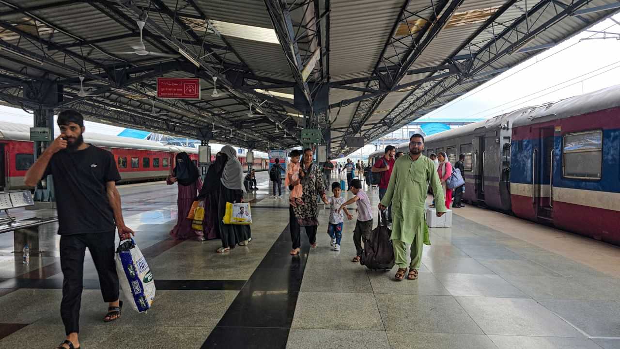Special train : ചെന്നൈയിലേക്ക് കൂടുതൽ  സ്പെഷ്യൽ ട്രെയിനുകൾ പ്രഖ്യാപിച്ചു, സമയവും സ്റ്റോപ്പുകളും ടിക്കറ്റ് നിരക്കും അറിയാം