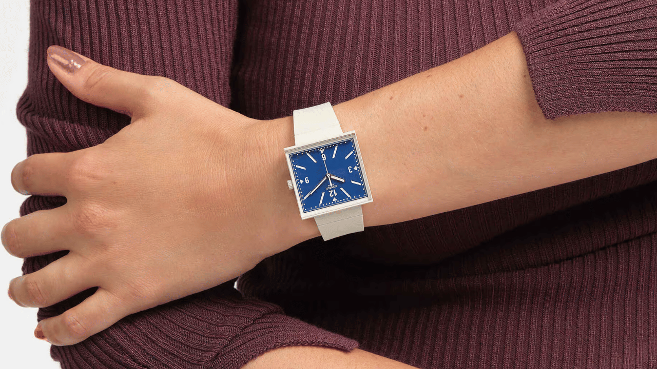 'What If Tariffs?' എന്നാണ് പുതിയ വാച്ചിന് നല്‍കിയിരിക്കുന്ന പേര്. ലോകത്ത് നടക്കുന്ന സംഭവവികാസങ്ങളില്‍നിന്ന് പ്രചോദനം ഉള്‍ക്കൊണ്ടാണ് വാച്ച് നിർമിച്ചതെന്ന് സ്വാച്ച് വെബ്സൈറ്റിൽ നൽകിയിട്ടുണ്ട്. (Image Credit: https://www.swatch.com/)