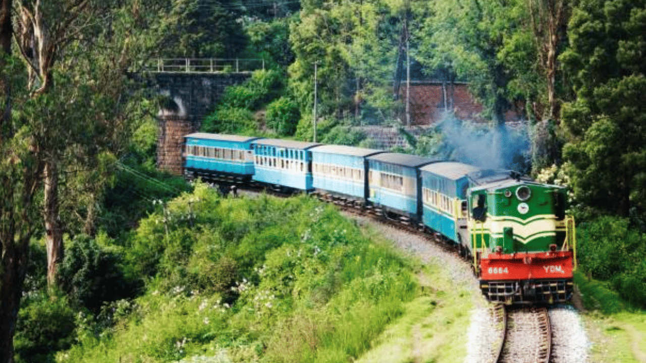 Palaruvi Express: ഇരിഞ്ഞാലക്കുടക്കാര്‍ക്ക് സുരേഷ് ഗോപിയുടെ ഓണസമ്മാനം; പാലരുവി എക്സ്പ്രസ്സിന് സ്റ്റോപ്പ്