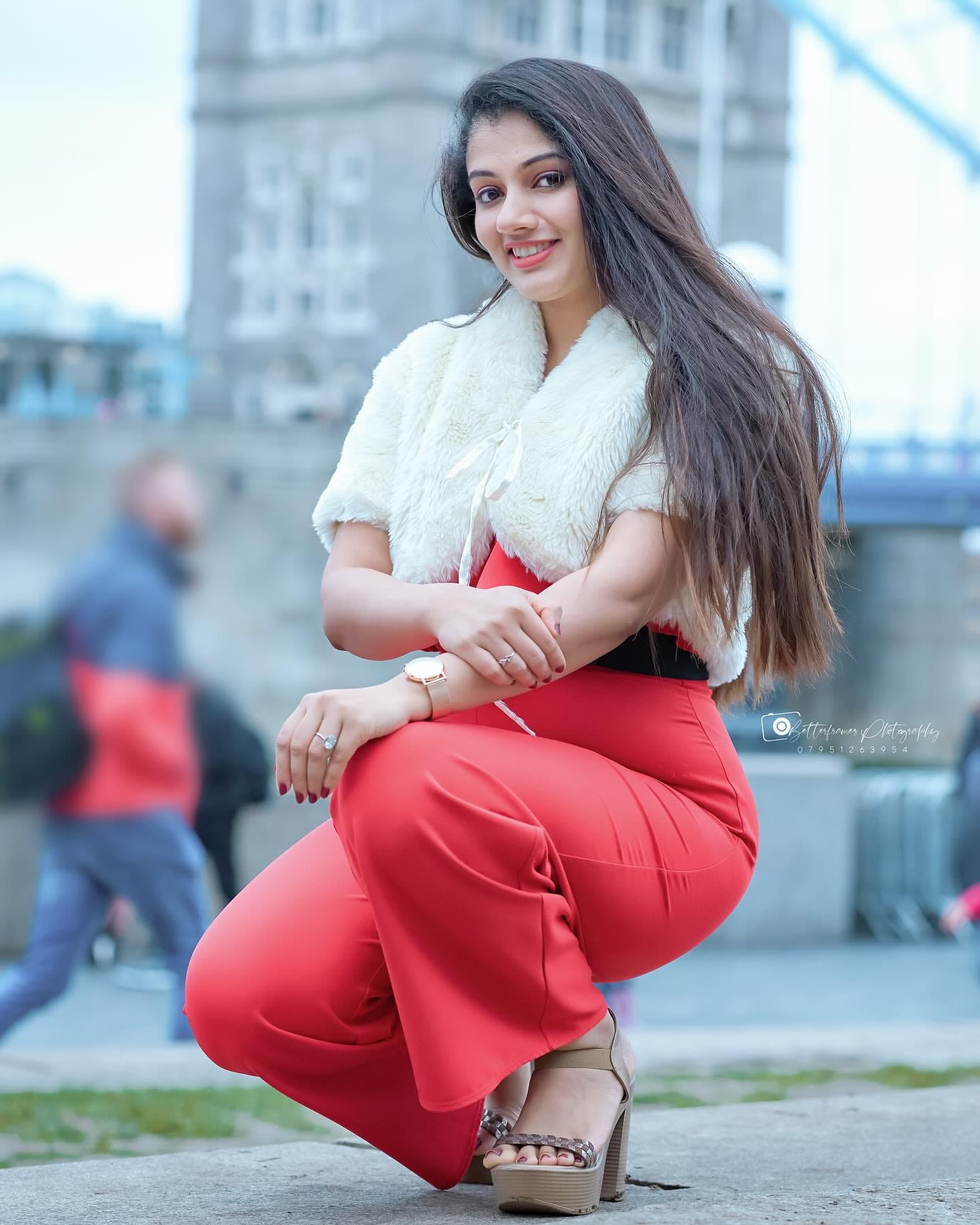 പുറത്തിറങ്ങാനിരിക്കുന്ന മിഡ്നൈറ്റ് ഇൻ മുള്ളൻകൊല്ലി എന്ന സിനിമയിലൂടെയാണ് വേദ് ലക്ഷ്മിയുടെ അഭിനയ കരിയർ ആരംഭിക്കുന്നത്. ബിഗ് ബോസ് സീസൺ 5 ജേതാവായ അഖിൽ മാരാറും ആ സീസണിലെ മത്സരാർത്ഥിയായിരുന്ന അഭിഷേക് ശ്രീകുമാറും സിനിമയിൽ പ്രധാന വേഷങ്ങളിലെത്തും. 
