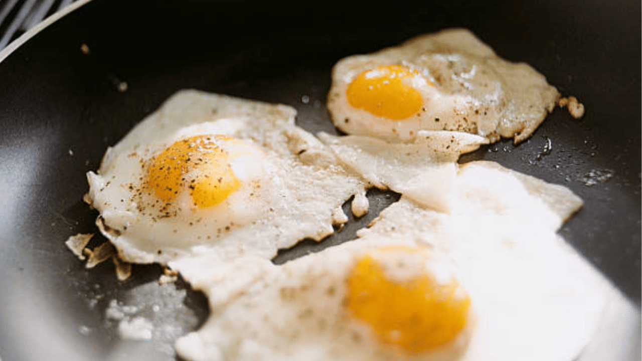 പേസ്ട്രികൾ, പഞ്ചസാര അടങ്ങിയ ധാന്യങ്ങൾ, മധുരമുള്ള പാനീയങ്ങൾ എന്നിവ ഒഴിവാക്കുക. പഞ്ചസാര കൂടുതലുള്ള പ്രഭാതഭക്ഷണങ്ങൾ ഇൻസുലിൻ വർദ്ധിപ്പിക്കുകയും വിശപ്പ് വർദ്ധിപ്പിക്കുകയും ശരീരഭാരം വർദ്ധിപ്പിക്കുകയും ചെയ്തേക്കാം. (Image Credit: Getty Images)