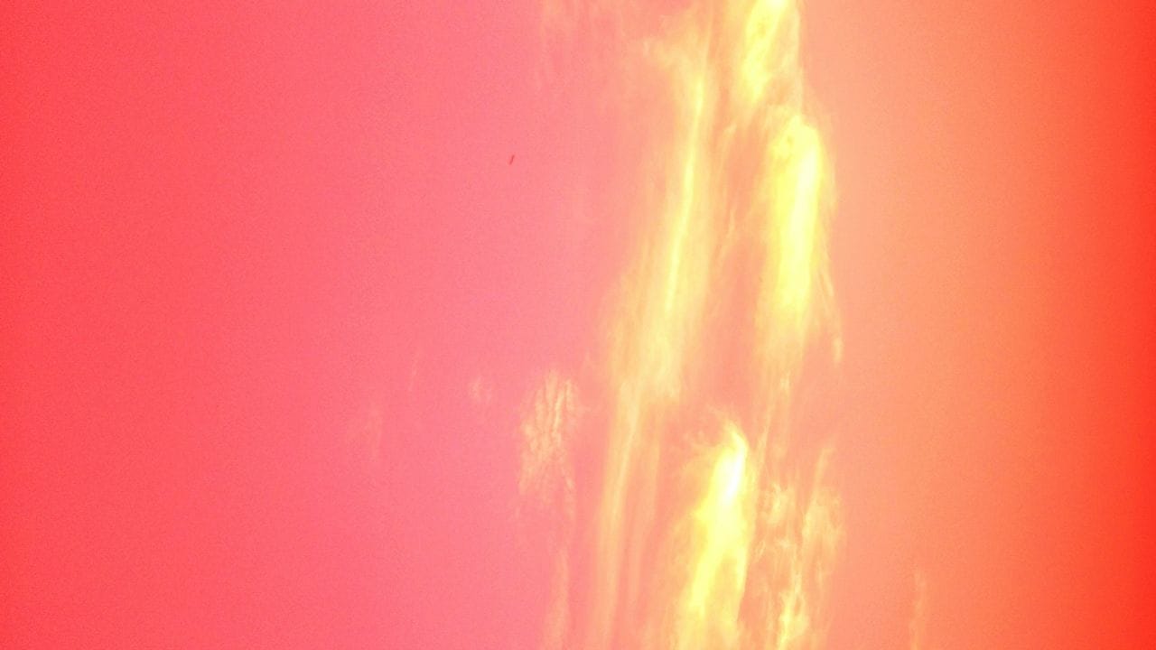 നിലവിൽ, ഈ സ്ഫോടനത്തിൽ നിന്ന് ഭൂമിക്ക് നേരിട്ട് ഭീഷണിയില്ലെന്ന് NOAA-യുടെ ബഹിരാകാശ കാലാവസ്ഥാ പ്രവചന കേന്ദ്രം അറിയിച്ചു. എങ്കിലും, ശാസ്ത്രജ്ഞർ അപകടസാധ്യതാ മുന്നറിയിപ്പ് നൽകുന്നുണ്ട്. കാരണം ഇനിയും ഉണ്ടായേക്കാവുന്ന കൂടുതൽ വിസ്ഫോടനങ്ങൾ ഭൂമിയെ ബാധിച്ചേക്കാം.