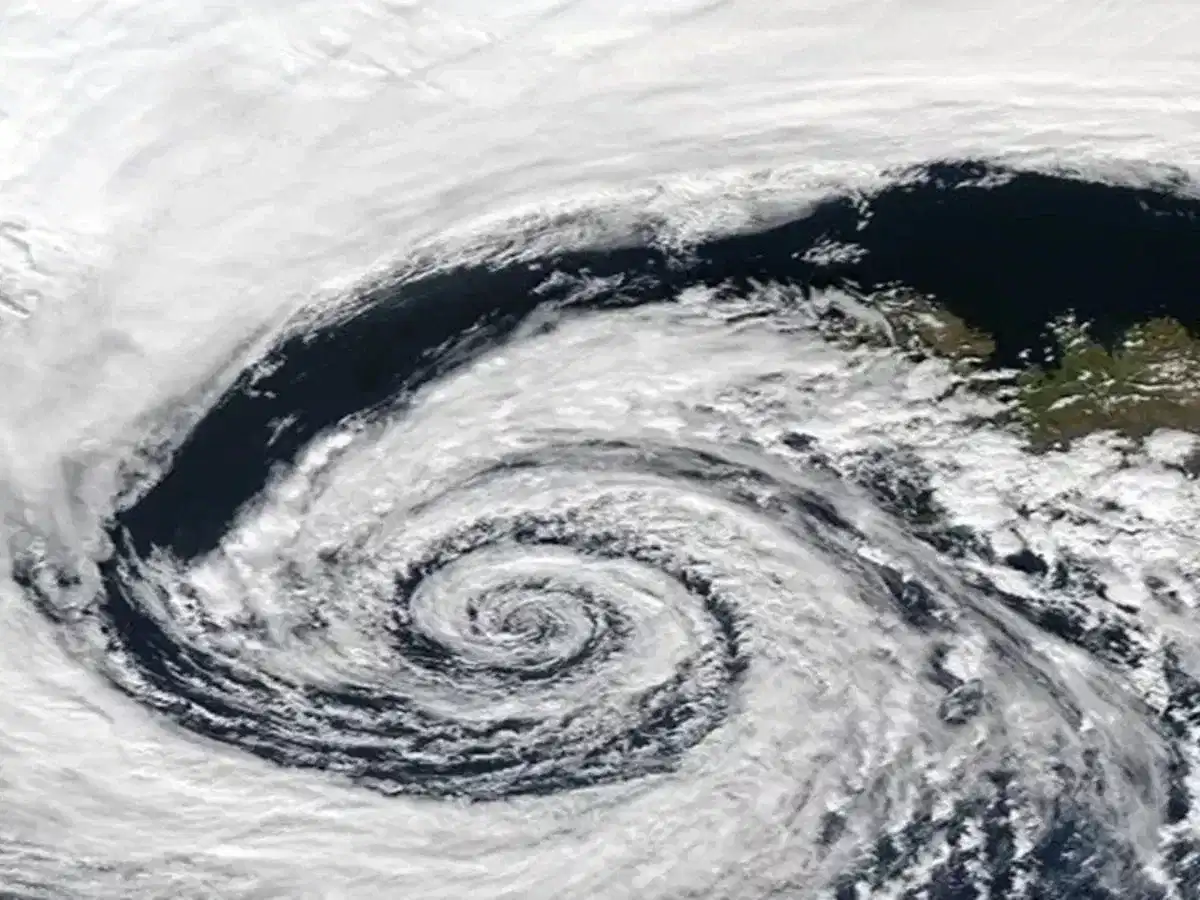 Cyclone Monta alert : ഇനി വരുന്നത് മോൻതാ ചുഴലിക്കാറ്റ്... കേരളത്തിൽ 29 വരെ പെരുമഴ...