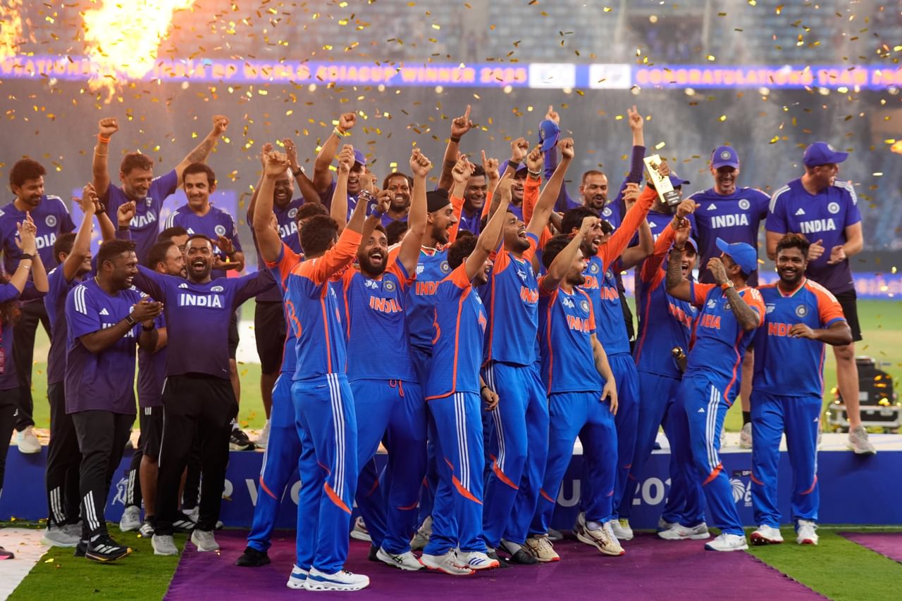 ഏഷ്യാ കപ്പ് ഫൈനലിൽ അഞ്ച് വിക്കറ്റിനാണ് ഇന്ത്യ പാകിസ്താനെ പരാജയപ്പെടുത്തിയത്. ആദ്യം ബാറ്റ് ചെയ്ത പാകിസ്താനെ 146 റൺസിന് ഓൾ ഔട്ടാക്കിയ ഇന്ത്യ രണ്ട് പന്തുകളും അഞ്ച് വിക്കറ്റുകളും ബാക്കിനിർത്തി മത്സരത്തിൽ വിജയിച്ചു. 69 റൺസ് നേടിയ തിലക് വർമ്മയാണ് വിജയശില്പി.