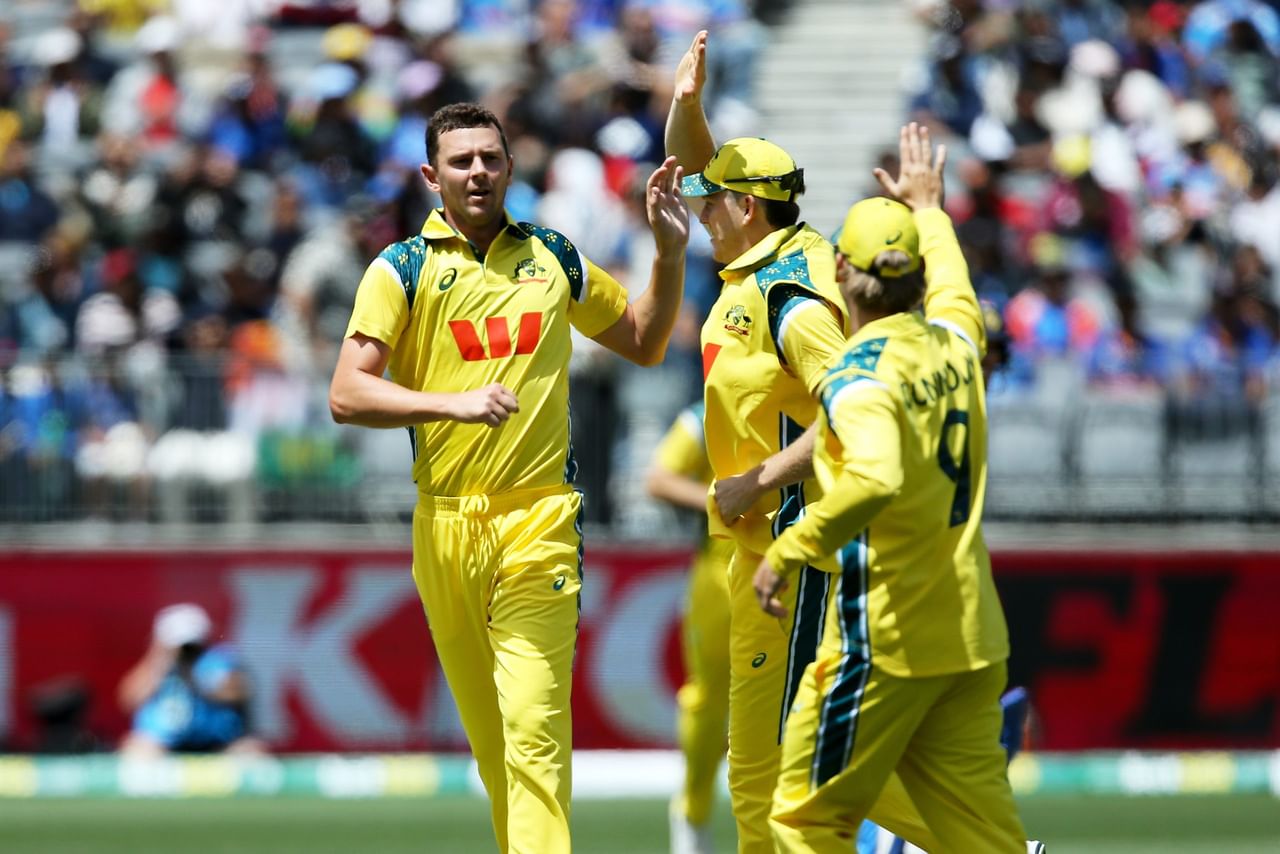 പെർത്തിലെപ്പോലെയല്ലെങ്കിലും അഡലെയ്ഡിൽ മഴഭീഷണിയുണ്ട്. എന്നാൽ, മത്സരം തടസപ്പെടുത്തുന്ന തരത്തിൽ മഴ പെയ്യില്ലെന്നാണ് റിപ്പോർട്ടുകൾ. ഓസ്ട്രേലിയയിൽ ഇന്ത്യയ്ക്ക് ഏറ്റവും പ്രിയപ്പെട്ട വേദിയാണ് അഡലെയ്ഡ്. അതുകൊണ്ട് തന്നെ ഇന്ത്യ വലിയ പ്രതീക്ഷയിലാണ്.