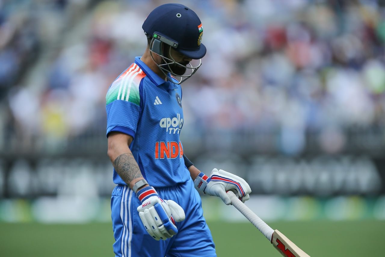 ഓസ്ട്രേലിയയിൽ എല്ലായ്പ്പോഴും നന്നായി കളിച്ചിട്ടുള്ള താരമാണ് വിരാട് കോലി. ഏത് ഫോർമാറ്റ് ആണെങ്കിലും കോലി ഓസ്ട്രേലിയയിൽ തിളങ്ങിയിരുന്നു. അതുകൊണ്ട് തന്നെ ഓസീസിനും കോലിയോട് പ്രത്യേക ഇഷ്ടമുണ്ടായിരുന്നു. ആ ഇഷ്ടം ഇന്ന് സിഡ്നി ഗ്രൗണിൽ കാണുകയും ചെയ്തു.