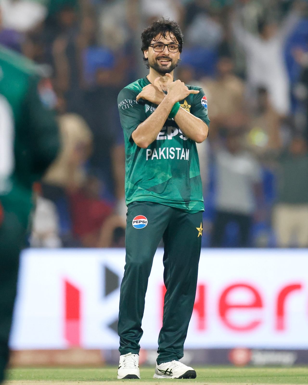 ചിലർ ഈ പ്രസ്താവനയെ തമാശയായി കാണുമ്പോൾ മറ്റ് ചിലർ പറയുന്നത്, ഇത് അനാവശ്യമായ പ്രകോപിപ്പിക്കലാണെന്നാണ്. ഇന്ത്യ- പാകിസ്താൻ ഏഷ്യാ കപ്പ് പോരാട്ടങ്ങളിൽ നടന്ന വിവാദങ്ങളുടെ പശ്ചാത്തലത്തിൽ ഈ പ്രസ്താവന ഒഴിവാക്കാമായിരുന്നു എന്നും അഭിപ്രായമുണ്ട്.