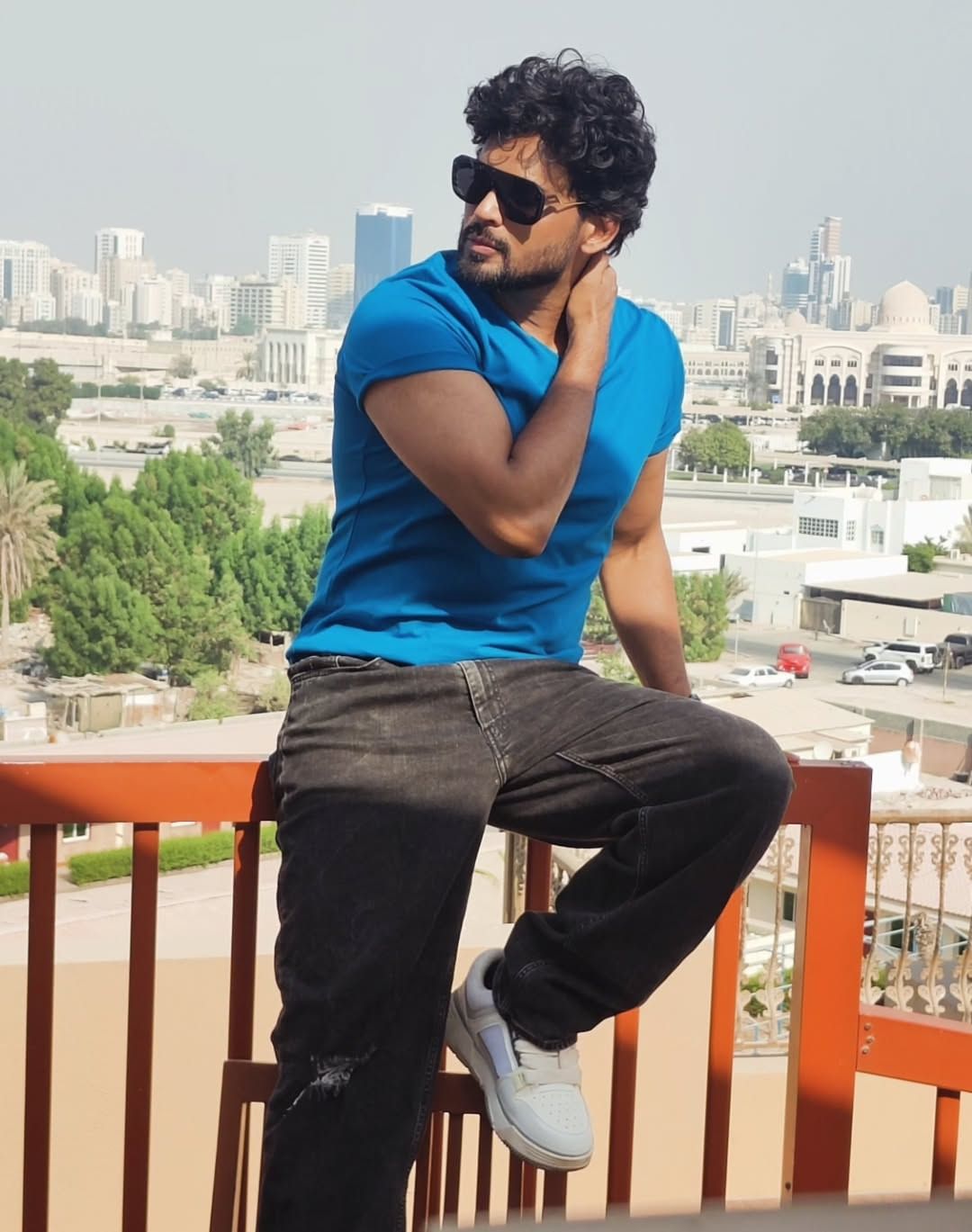 അവർ പറയട്ടെയെന്നും അവരുടെ  പ്രശസ്തിക്കായി നിങ്ങളുടെ പേര് ഉപയോഗിക്കട്ടെ, അവർ നിങ്ങളെ അപമാനിക്കാനും വഞ്ചിക്കാനും തകർക്കാനും ശ്രമിക്കട്ടെയെന്നും എന്നിരുന്നാലും ക്ഷമിക്കുക എന്നാണ് നടൻ പറയുന്നത്. 